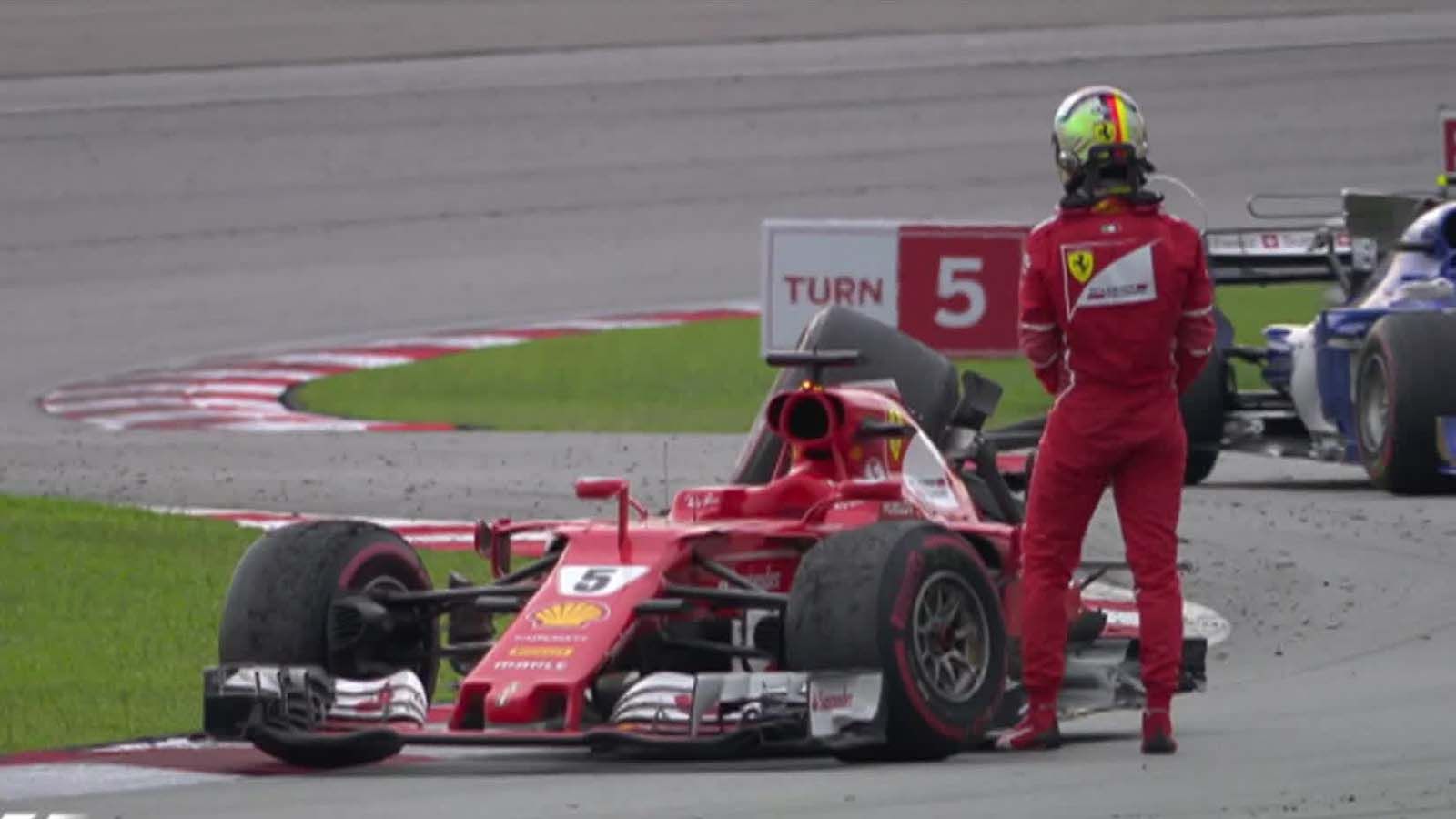 Aυτή του η πράξη αποτελεί παράβαση του κανονισμού 22.5.