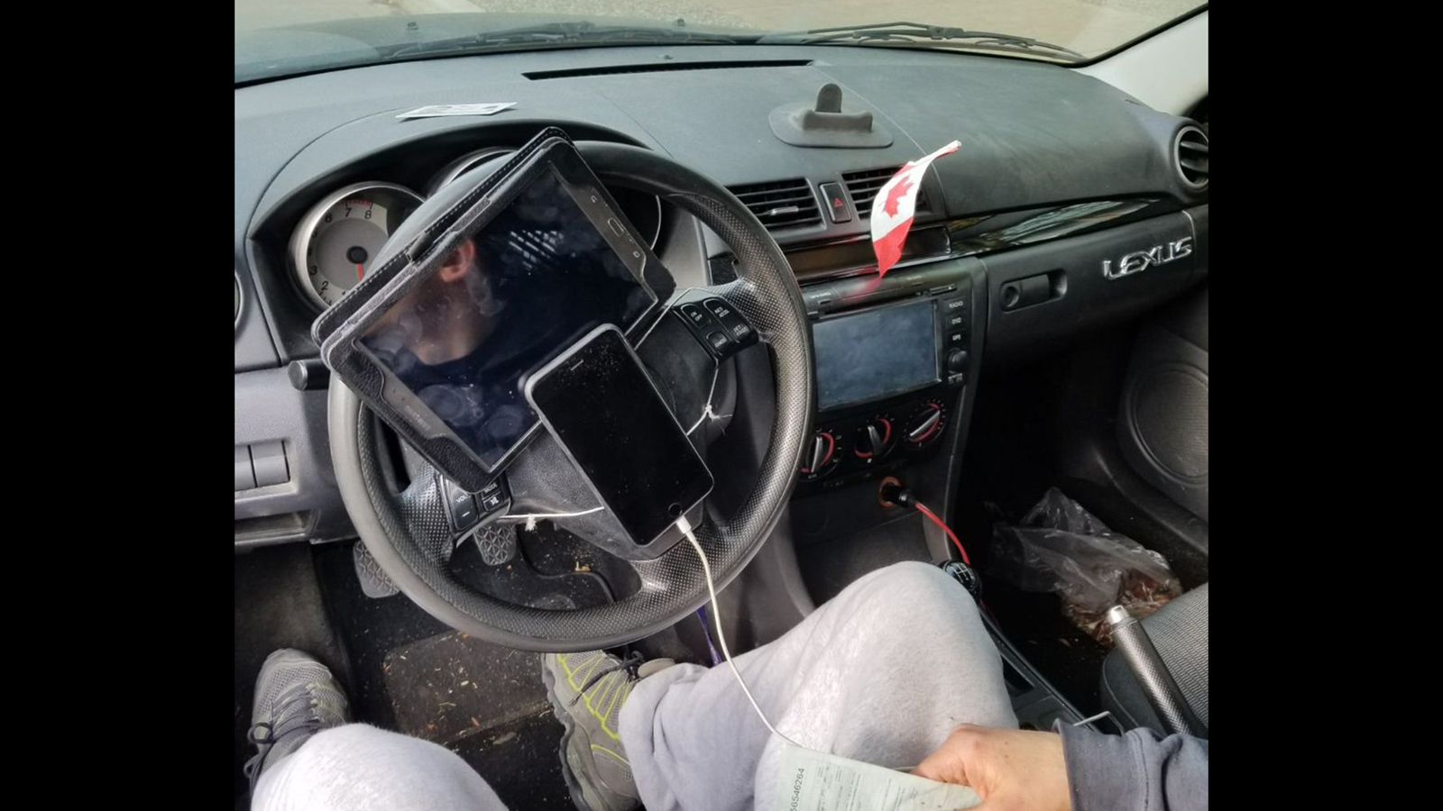 Φουλ στις οθόνες η Lexus...