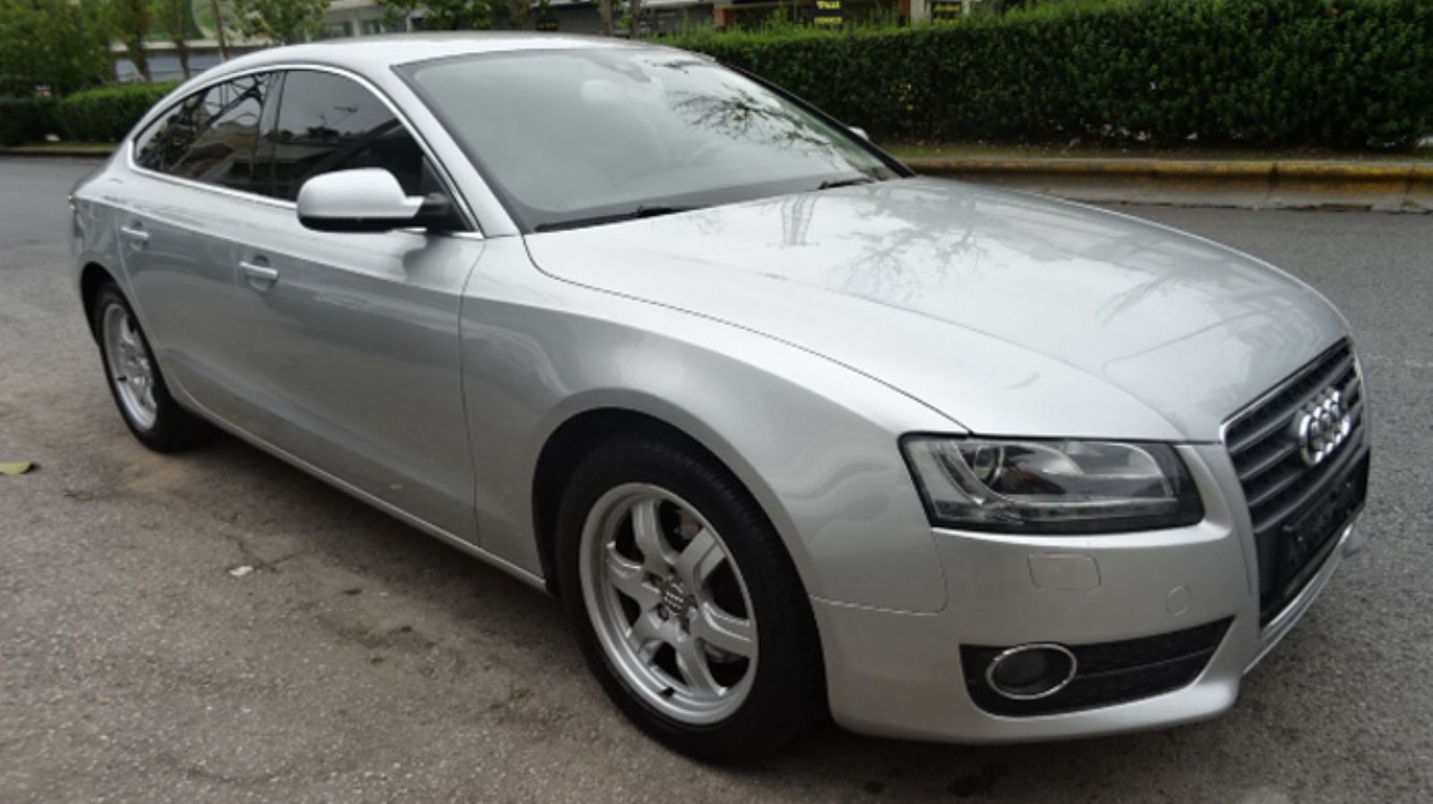 Δείτε το πανέμορφο Audi A5 Sportback 2.0 TFSI του 2010, που συνδυάζει το στιλ με τις ανέσεις.