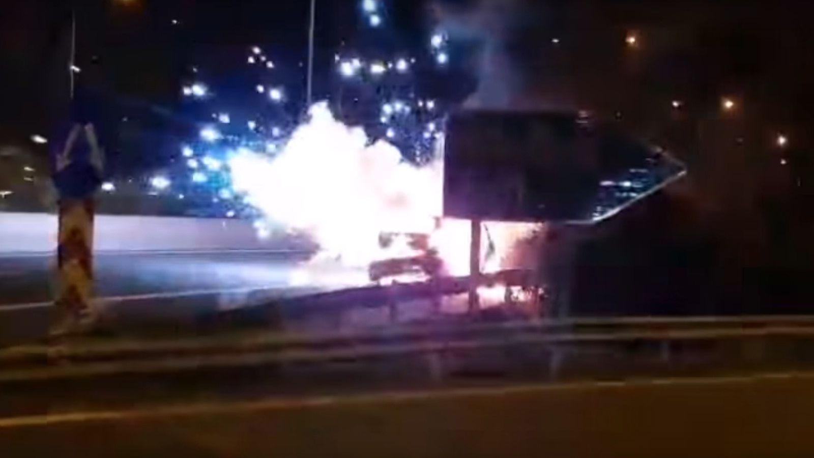 Η κυκλοφορία διεκόπη για αρκετή ώρα.