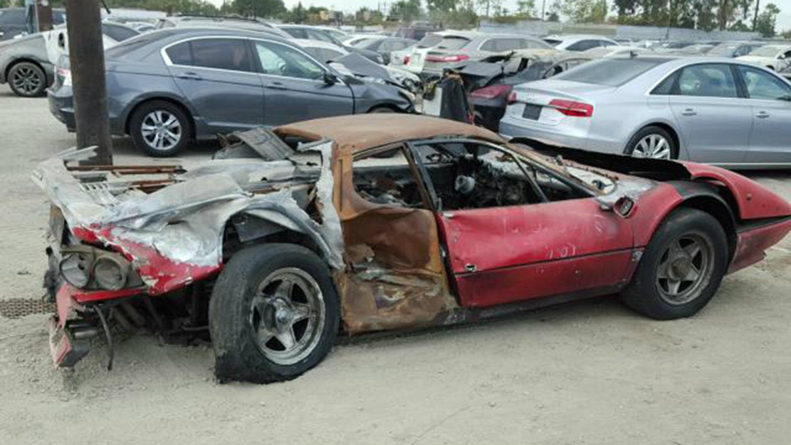 Πληροφορίες δεν έχουν γίνει γνωστές για το τι προκάλεσε την καταστροφή.