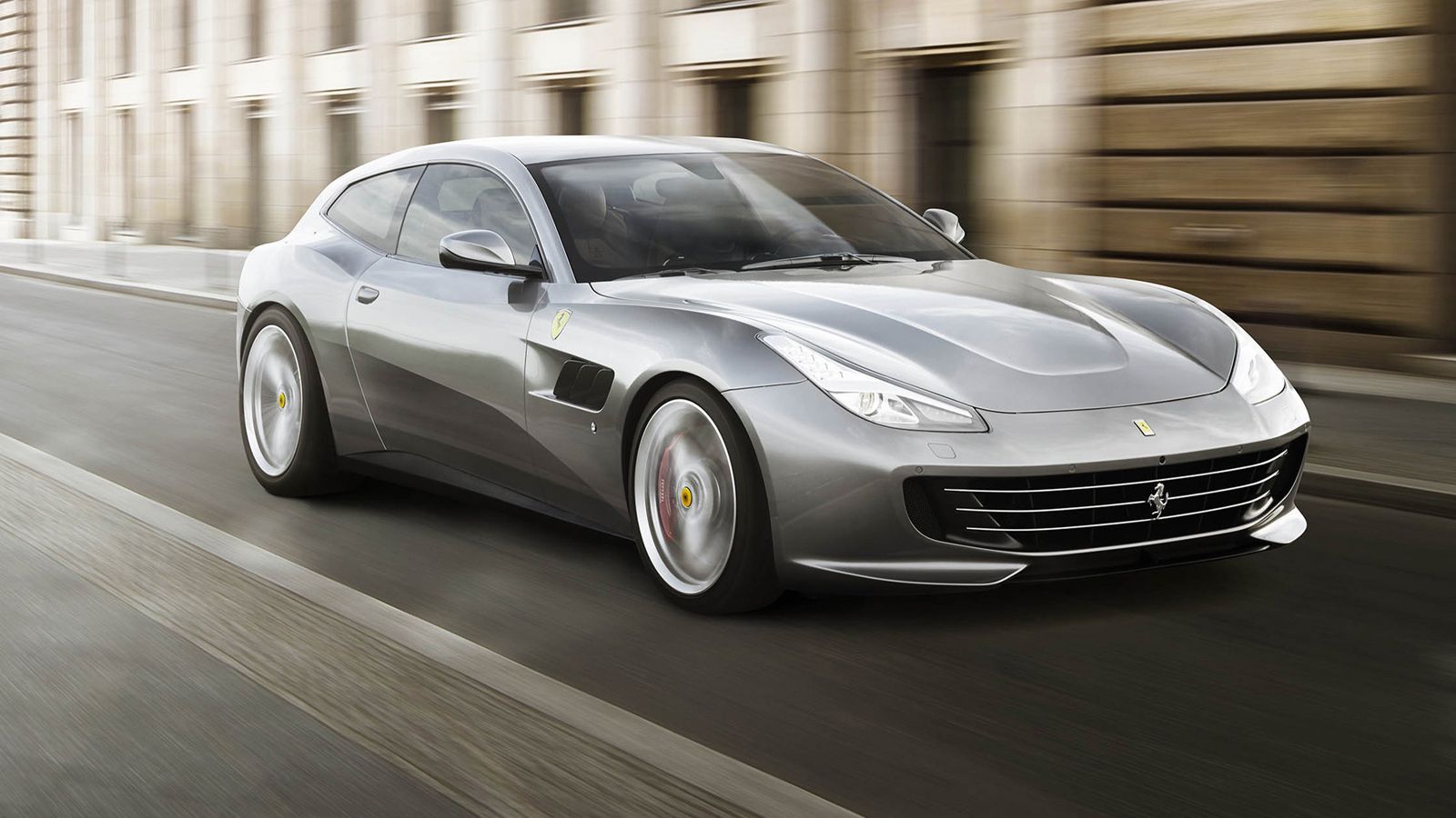 Την πρώτη της εμφάνιση έκανε η Ferrari GTC4Lusso T, που είναι η νέα έκδοση της GTC4Lusso και κρύβει κάτω από το καπό της τον κινητήρα της California T