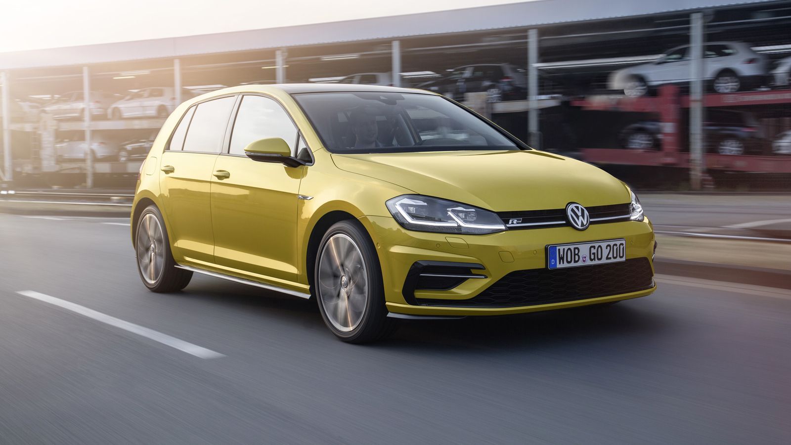 H VW παρουσίασε την ανανεωμένη γενιά του Golf, προσφέροντάς του περισσότερα συστήματα τεχνολογίας, αλλά και ενισχύοντας τη γκάμα των κινητήρων του με 