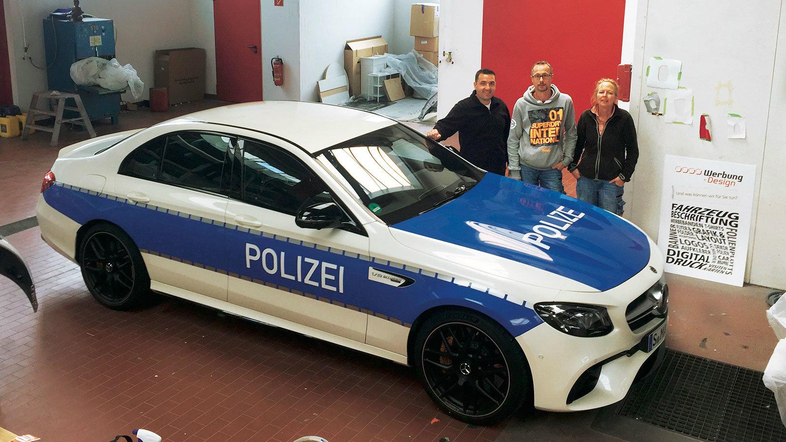 Ε-Class AMG 612 ίππων καταδιώκει Audi R8!