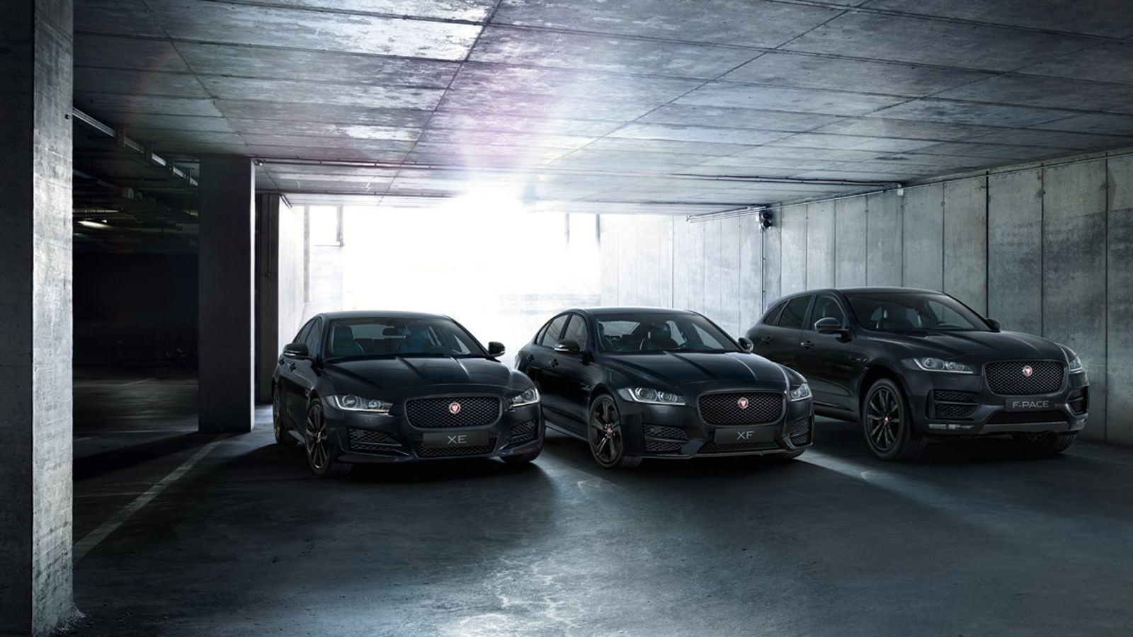 Η Jaguar λανσάρει τις εκδόσεις Black Edition στα best-seller μοντέλα της γκάμας της, τις XE, XF και F-Pace, στις οποίες περιλαμβάνεται προαιρετικός εξ