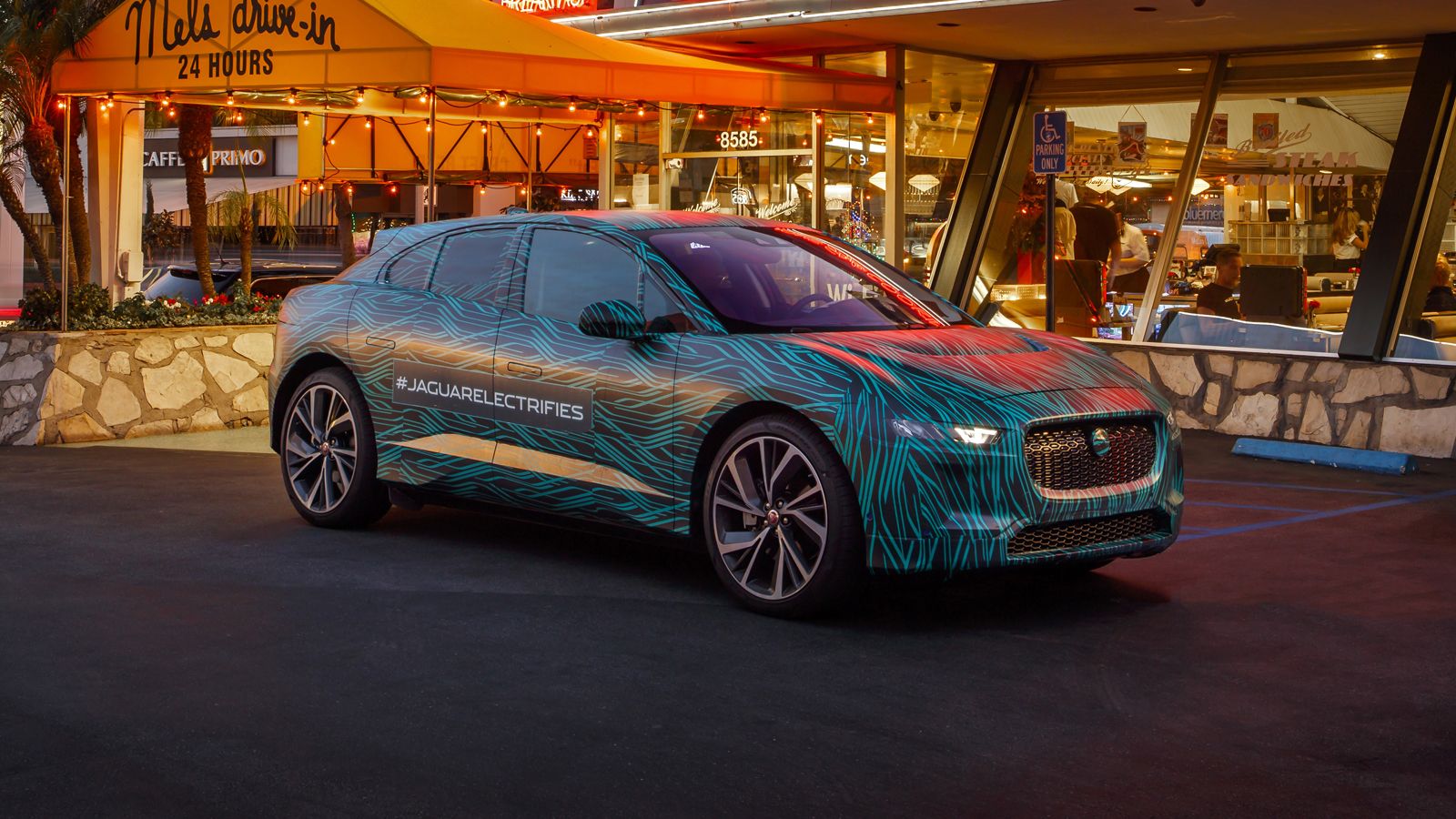 Ένα χρόνο μετά το ντεμπούτο του I-Pace Concept στην έκθεση του Λος Αντζελες, η Jaguar επέστρεψε στην αμερικάνικη πόλη με ένα πρωτότυπο παραγωγής για τ