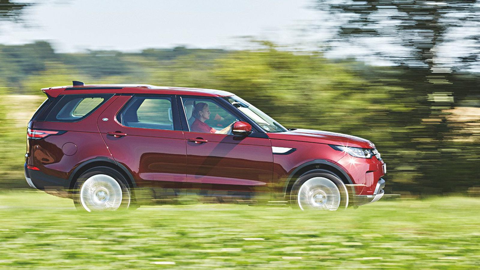 Το Land Rover διακρίνεται για την επιβλητική του εμφάνιση, την άνεση και τους χώρους που προσφέρει. Σε νορμάλ συνθήκες κίνησης, είναι απολαυστικό.