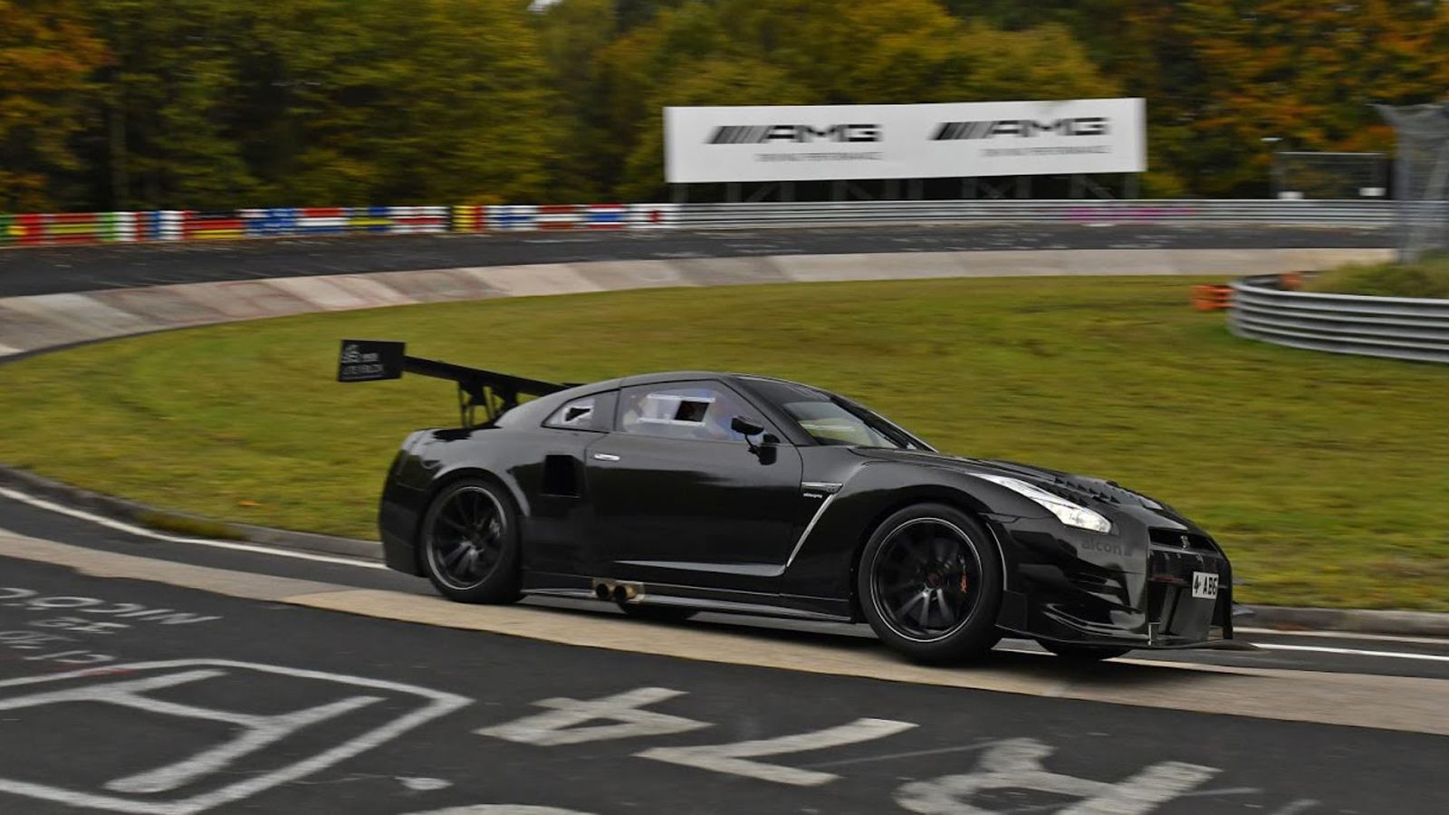 Η Litchfield θεωρεί πως με το LM1 RS GT-R μπορεί να νικήσει την επίδοση των 6 λεπτών και 47,3 δλ. που χρειάστηκε η Porsche 911 GT2 RS για να διανύσει 