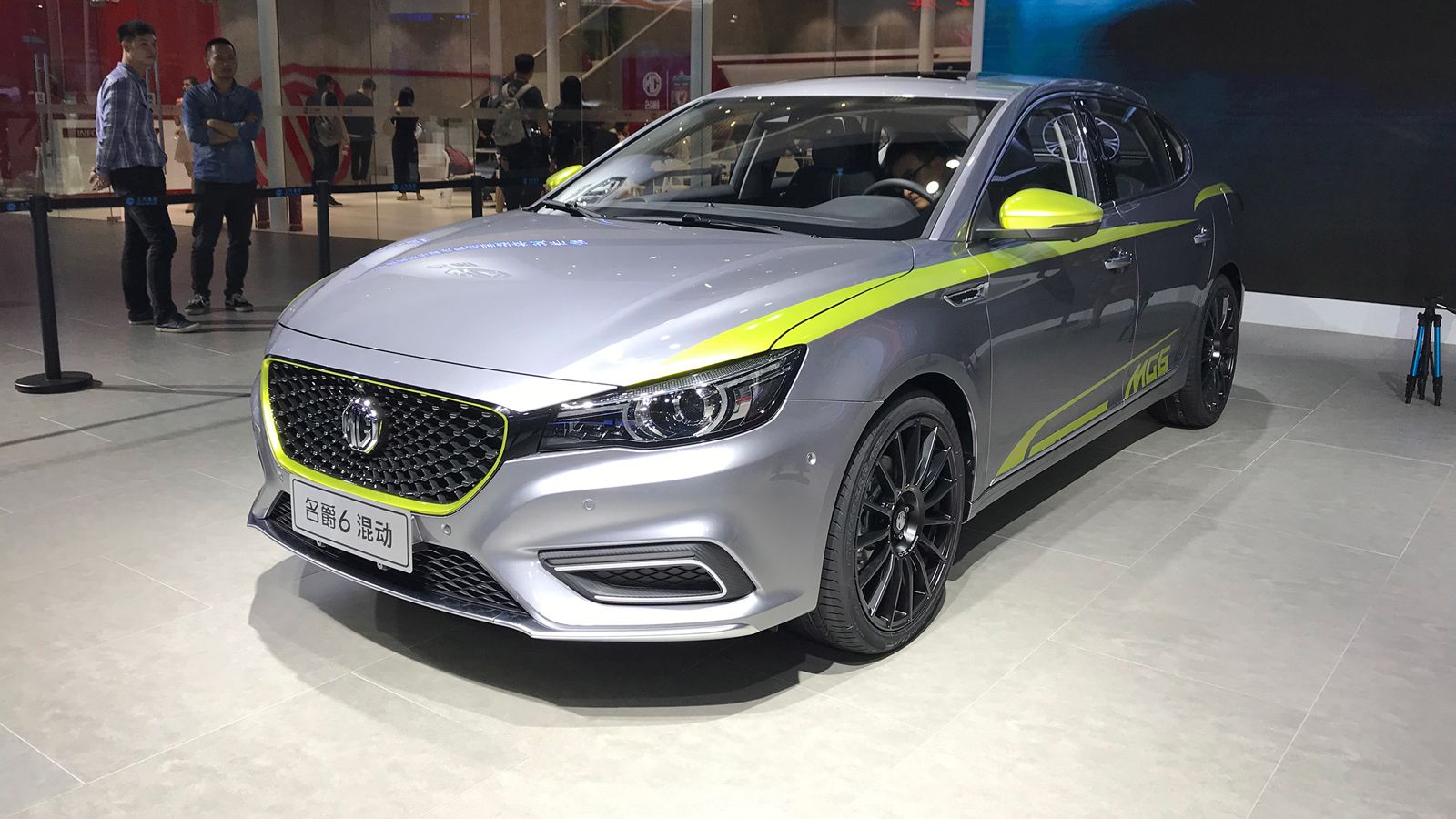 Η «μαμά» εταιρεία της MG, η κινέζικη SAIC, αποκάλυψε στην έκθεση της Κουανγκτσόου την plug-in υβριδική έκδοση του νέου MG6. Το σεντάν θα ξεκινήσει την