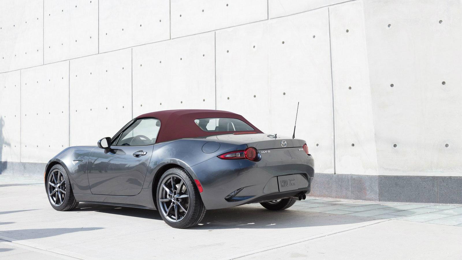 Ανανεωμένο πρόκειται να βρει το νέο έτος, το Mazda MX-5.