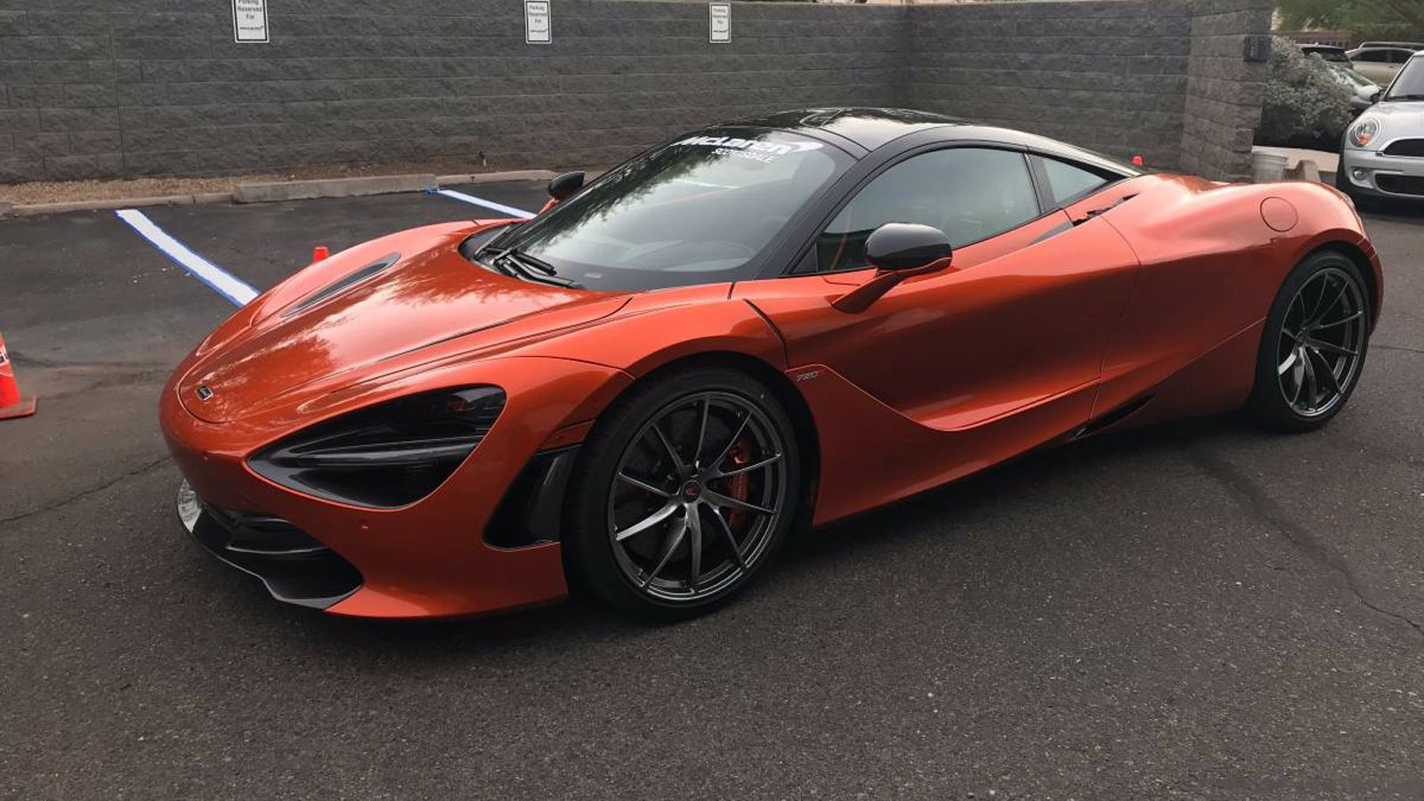 Ο ιδιοκτήτης μίας McLaren 720S θέλει να την πουλήσει και αντί να καταφύγει στη συμβατική μέθοδο των παραδοσιακών χρημάτων, ζητάει μια χούφτα από Bitco