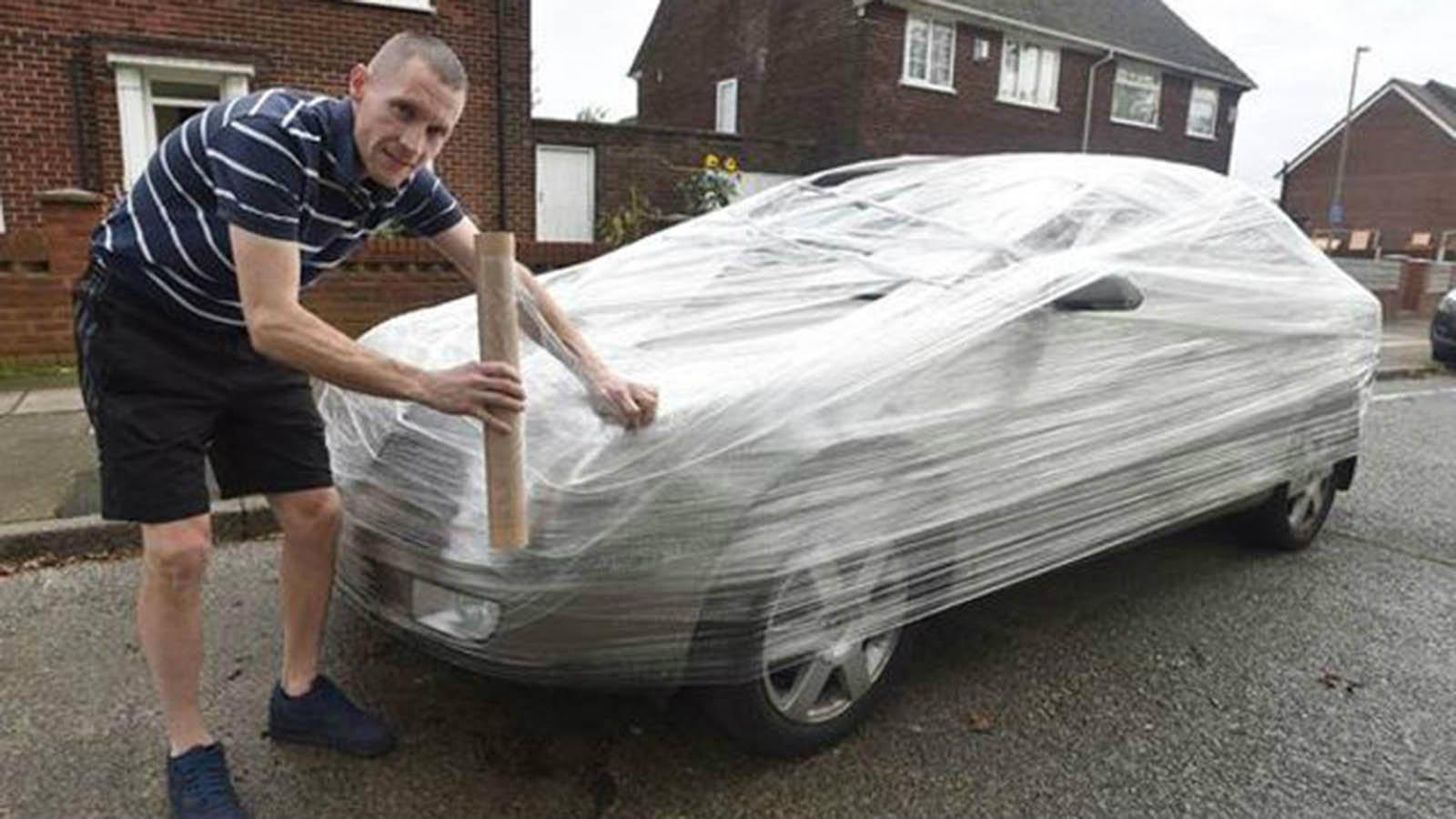 Ο Junglas αγανάκτησε τόσο που αποφάσισε να τους αφήσει μια έκπληξη για όταν γυρίσουν.