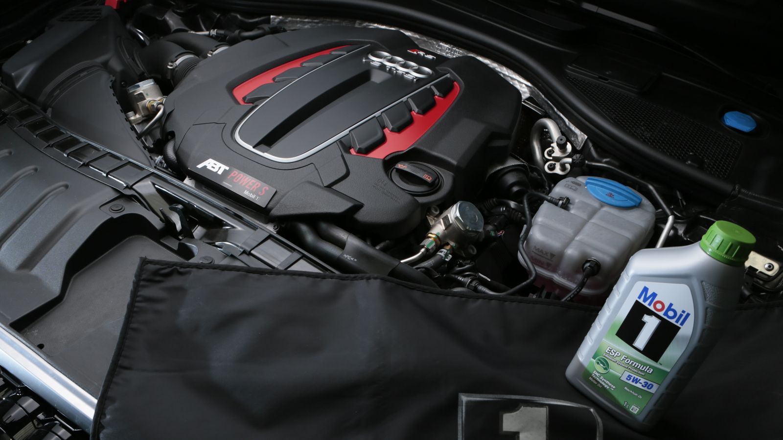 Ευρυθμία και μακροζωία για τον κινητήρα του αυτοκινήτου σας, εγγυόνται τα σωστά λιπαντικά. Μην ξεχνάμε και να τα αλλάζουμε, όμως...