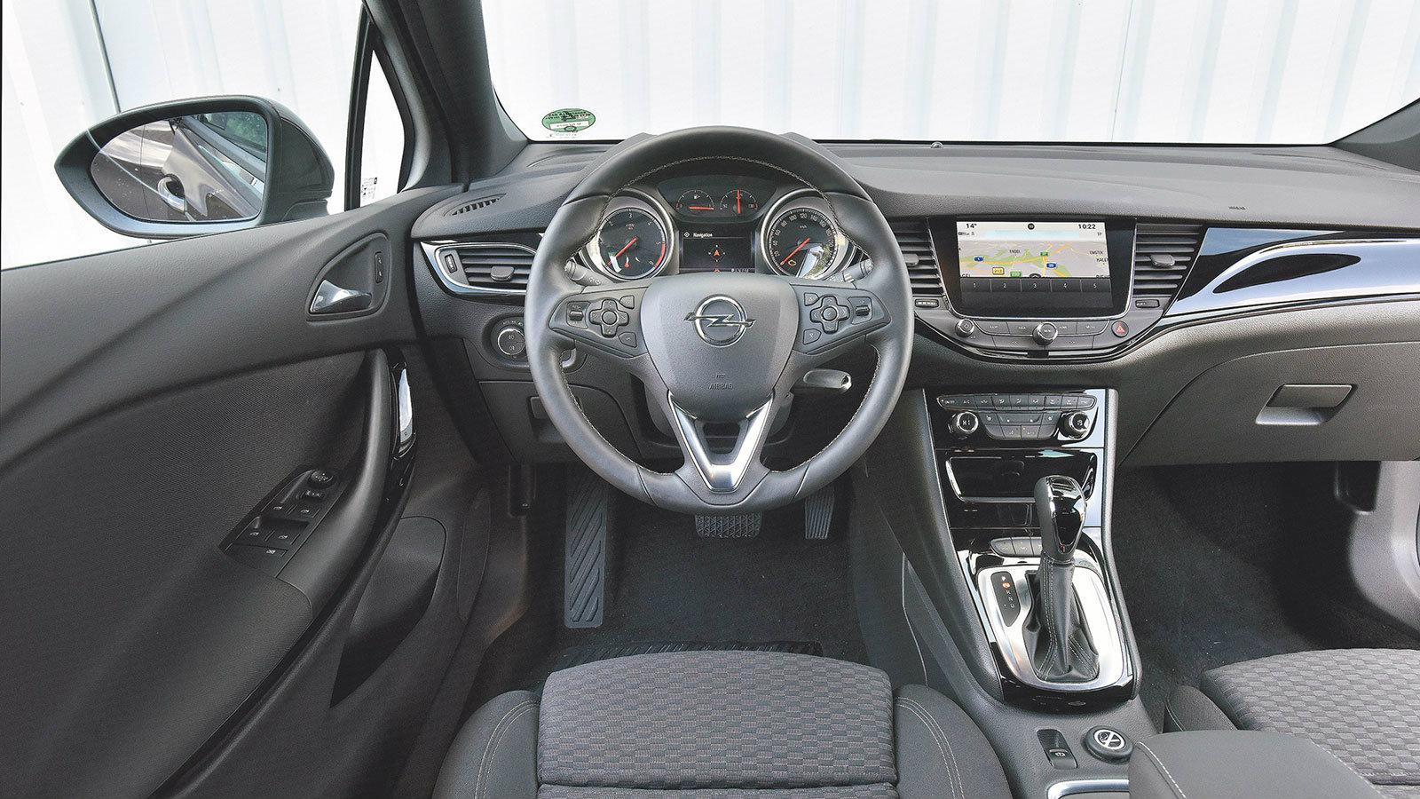 ¶νετο σαν λιμουζίνα, μεγάλος χώρος για τα πόδια, τα κεφαλιά και τους ώμους. ¶νετα καθίσματα με μεγάλα έδρανα.