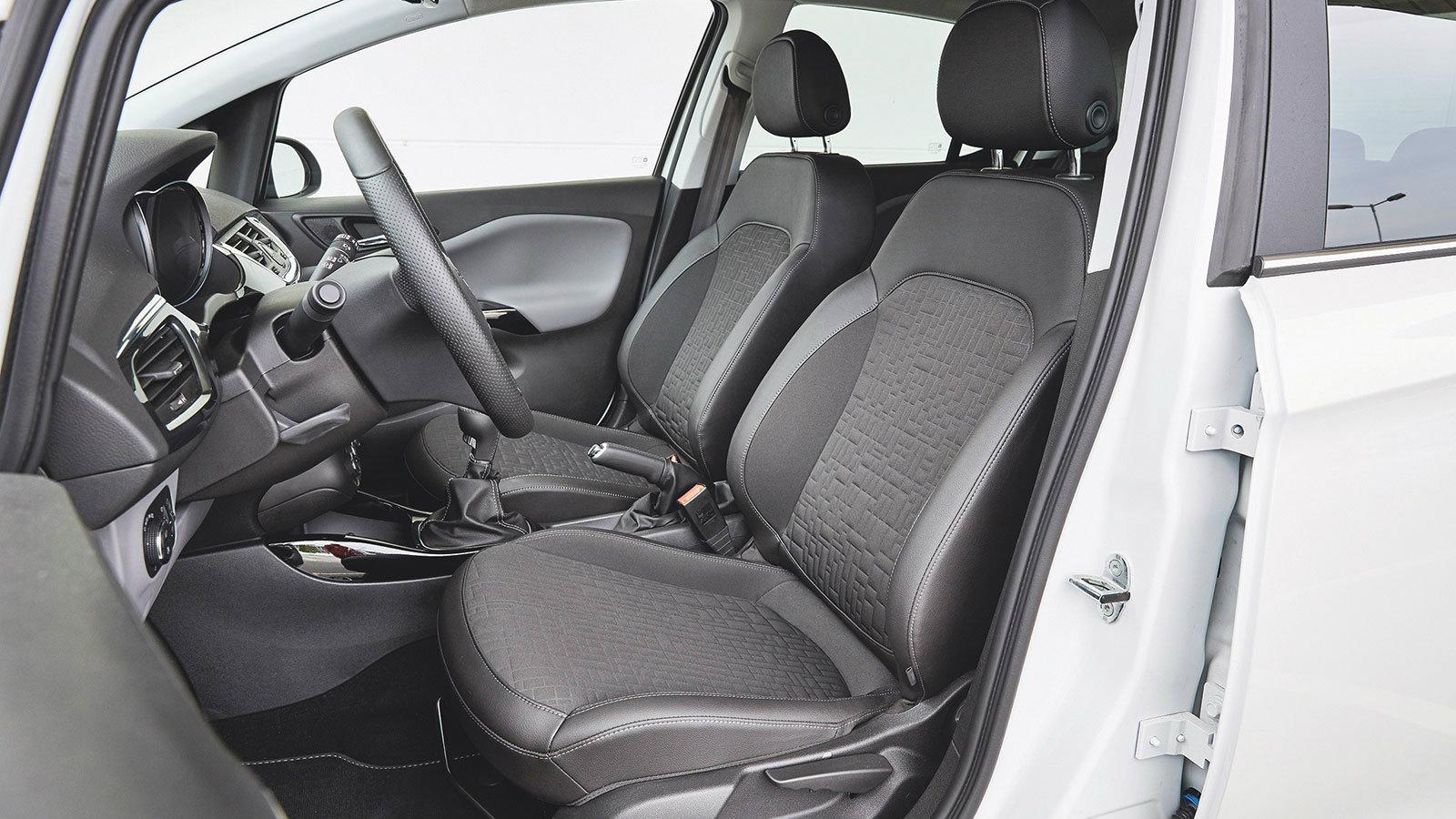 Τα καθίσματα δείχνουν πιο παλιά από αυτά του ανταγωνισμού. 