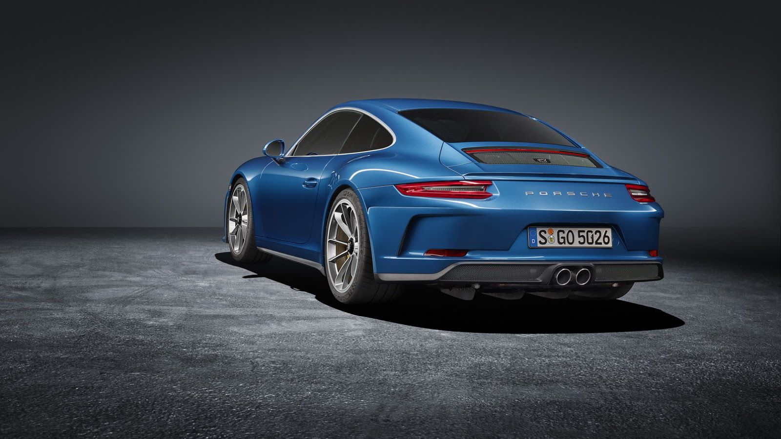 Η νέα 911 GT3 Touring Package δημιουργήθηκε γιατί η Porsche απογοητεύθηκε από τους πελάτες της που μεταπωλούν τις 911 R που κατέχουν, βγάζοντας τεράστ