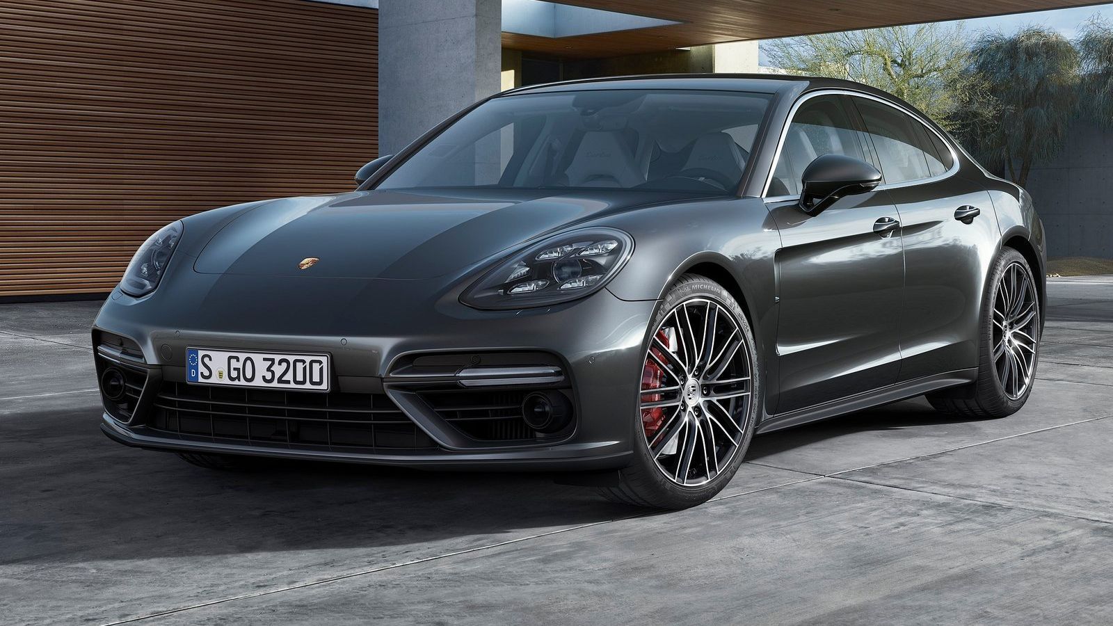 Παρουσιάστηκε και επίσημα η δεύτερη γενιά της Porsche Panamera με πλούσια γκάμα σε μηχανικά σύνολα και αρκετές ανανεώσεις σε εσωτερικό και εξωτερικό, 