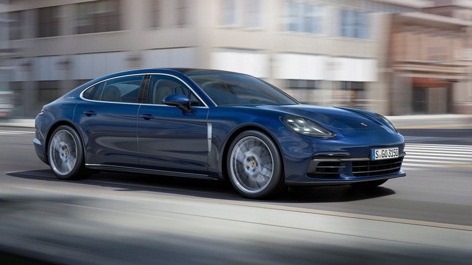 Η Porsche παρουσιάζει τις νέες βασικές εκδόσεις Panamera και Panamera 4 των 330 ίππων, αλλά και τις νέες Panamera Executive με το διευρυμένο μεταξόνιο