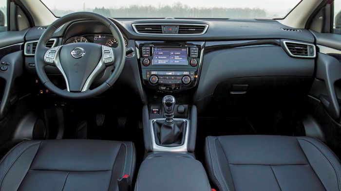 Υψηλή ποιότητα κατασκευής, πολύ καλό φινίρισμα και άφθονη τεχνολογία χαρακτηρίζουν το νέας σχεδίασης εσωτερικό του Qashqai. H οθόνη αφής των 7 ιντσών 