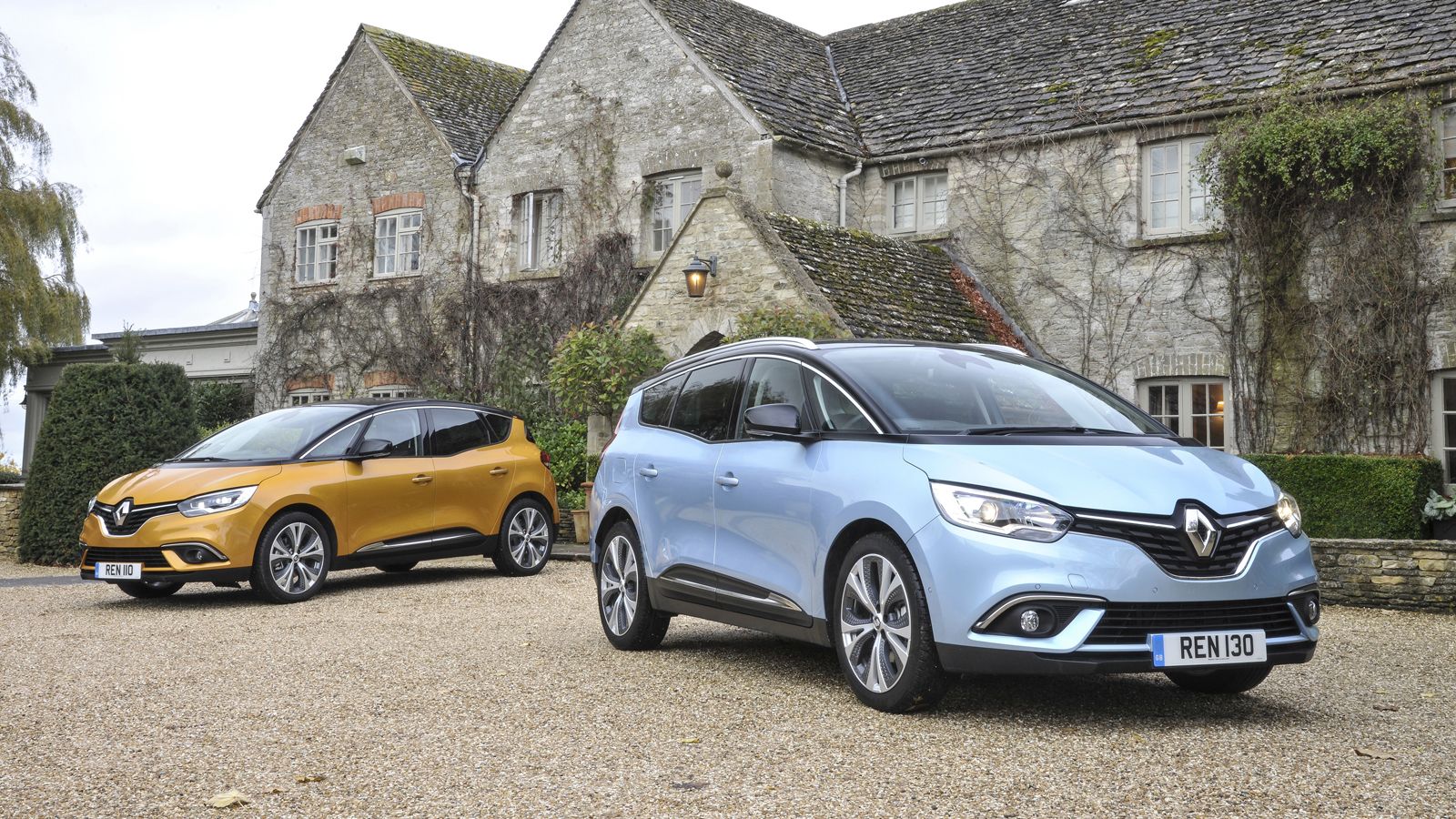 Οι τιμές για το Scenic με το νέο Energy TCe κινητήρα ξεκινούν από τις 22.005 λίρες Αγγλίας (24.992 ευρώ), ενώ το Grand Scenic εκκινεί από τις 23.505 λ