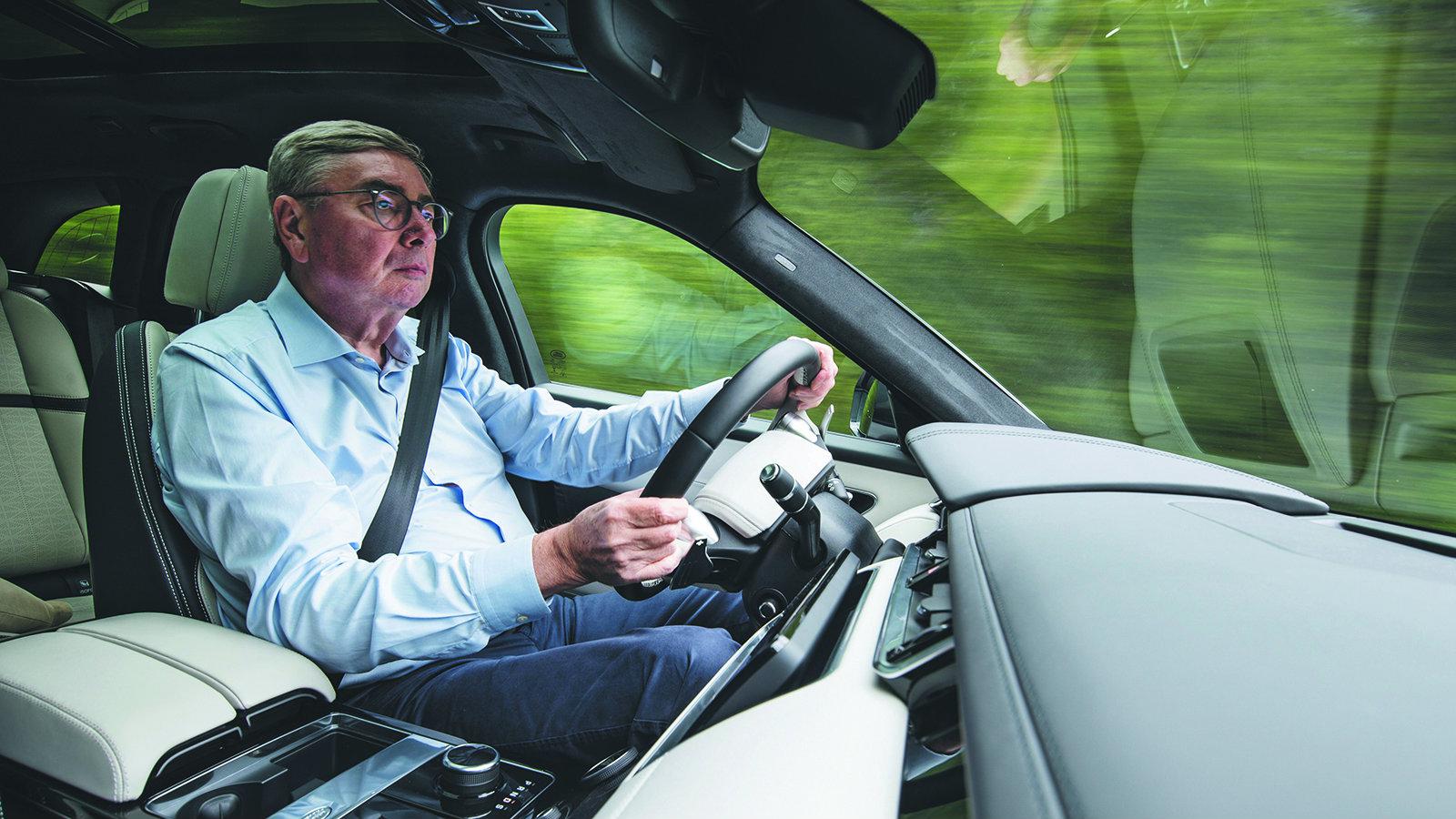 Οδηγώντας το αυτοκίνητο και μάλιστα αρκετά δυναμικά σε πολλά διαφορετικά τερέν, εμάς μας έμειναν οι δυναμικές του επιδόσεις αλλά και η αίσθηση της πολ