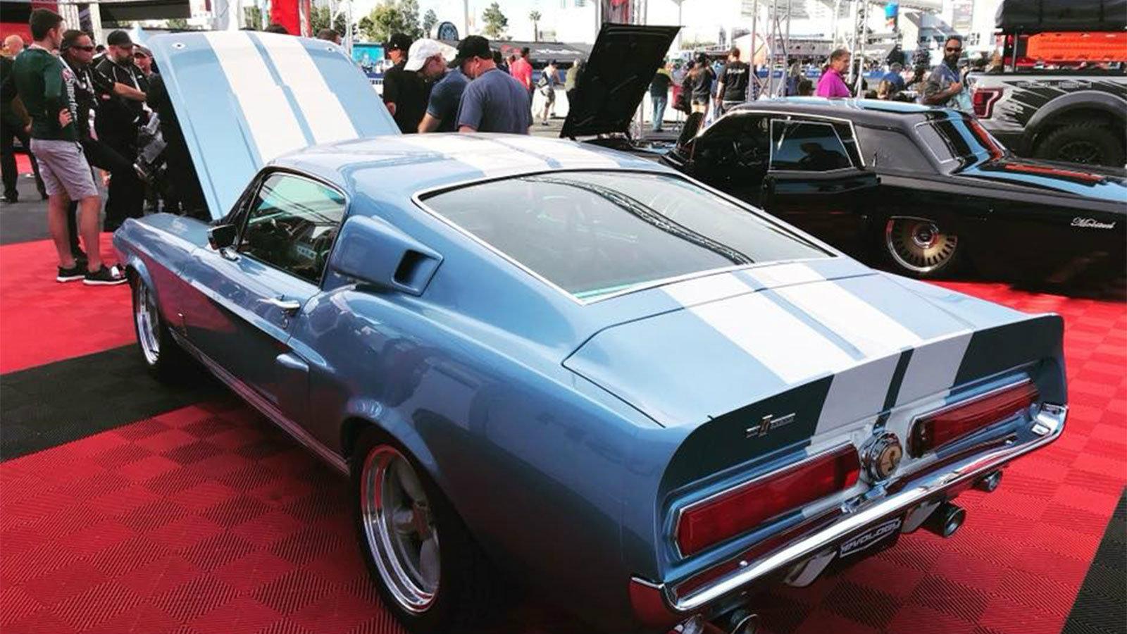 Την επίσημη παρουσίαση του πιστού αντίγραφου της Shelby GT500 παρουσίασε η Revology  στην έκθεση αυτοκινήτου SEMA.