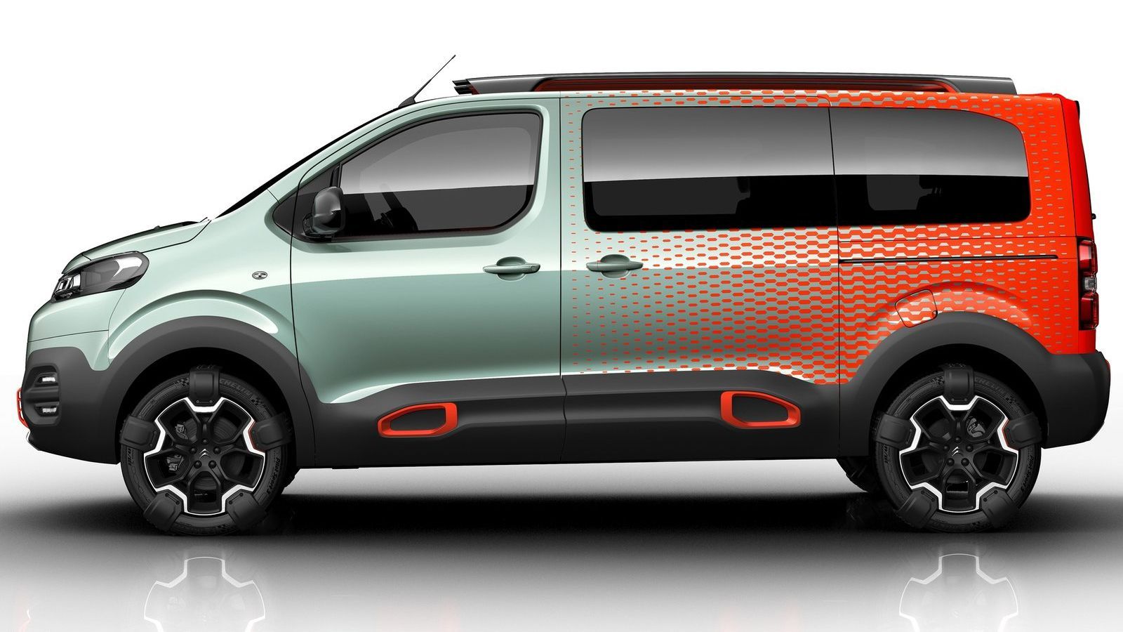 Το Citroen SpaceTourer Hyphen Concept από την περασμένη έκθεση της Γενεύης, φαίνεται πως θα οδηγηθεί στην παραγωγή το 2018.	