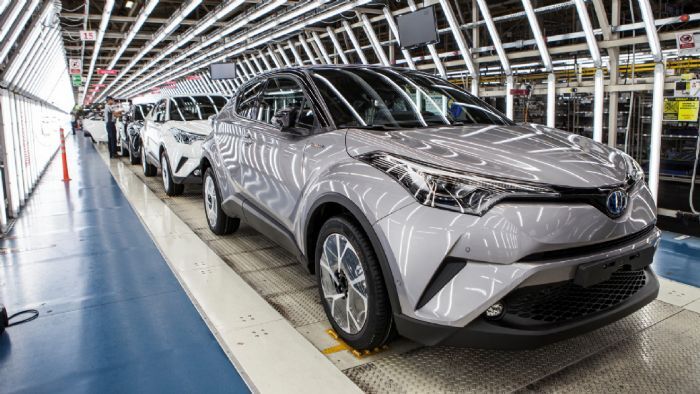 Το νέο Toyota C-HR έχει προγραμματιστεί να αρχίσει την εμπορική του καριέρα στη χώρα μας στις αρχές του επόμενου έτους, ενώ μόλις ξεκίνησε η παραγωγή 