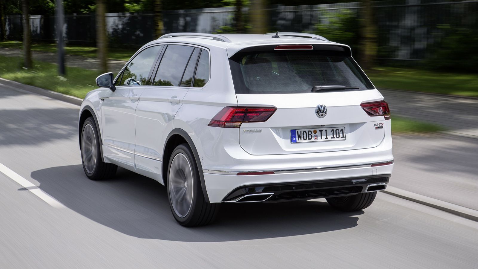 Το VW Tiguan αποκτά δύο νέους κινητήρες στη γκάμα του, τον 2.0 TSI του Golf GTI με τα 220 άλογα, αλλά και τον diesel «σταρ» της φίρμας, τον 2.0 BiTDI 