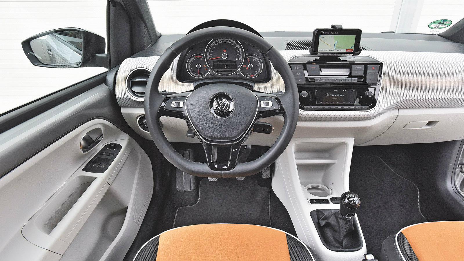 Μεγάλο ταχύμετρο αλλά λείπει το navi