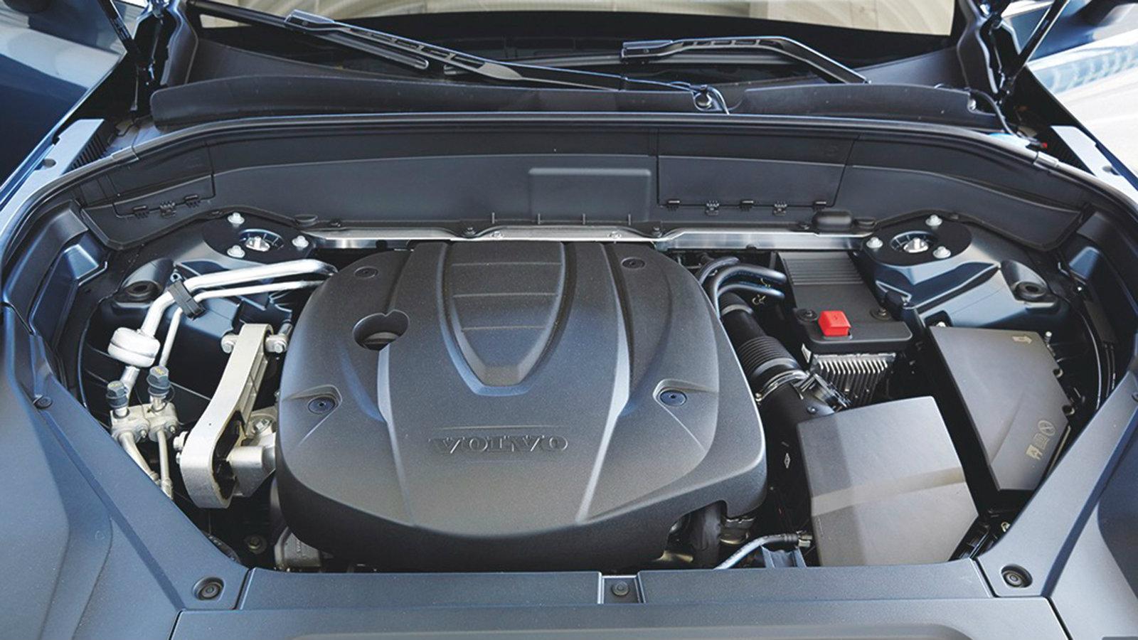 Μικρός diesel κινητήρας σε μεγάλο αμάξωμα. Ο εγκάρσια τοποθετημένος δίλιτρος ανήκει στο Volvo XC90.