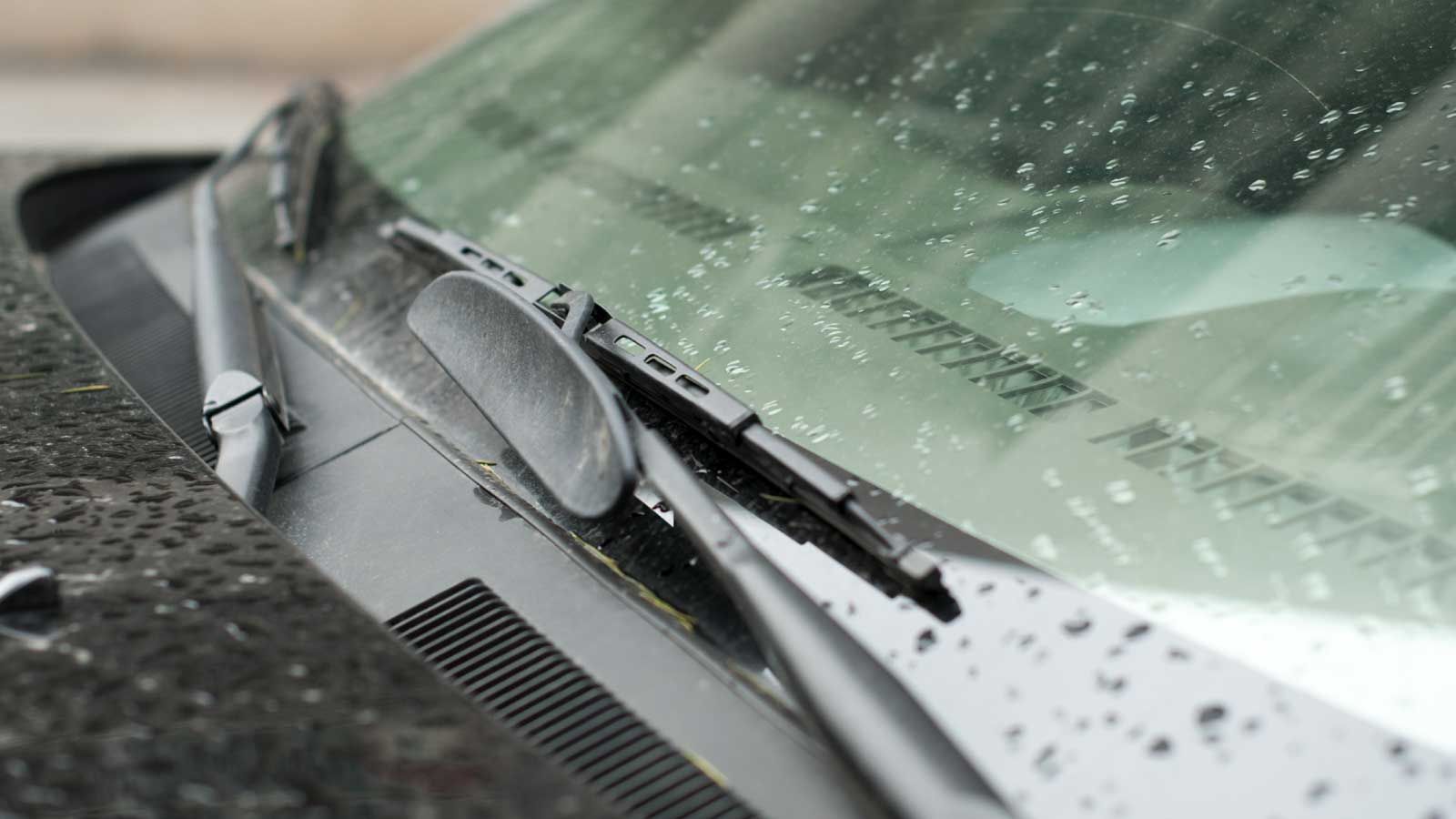 Το πρώτο και κυριότερο πράγμα που απαιτείται για να οδηγούμε το αυτοκίνητό μας με ασφάλεια, δεν είναι άλλο από το να βλέπουμε μπροστά μας.