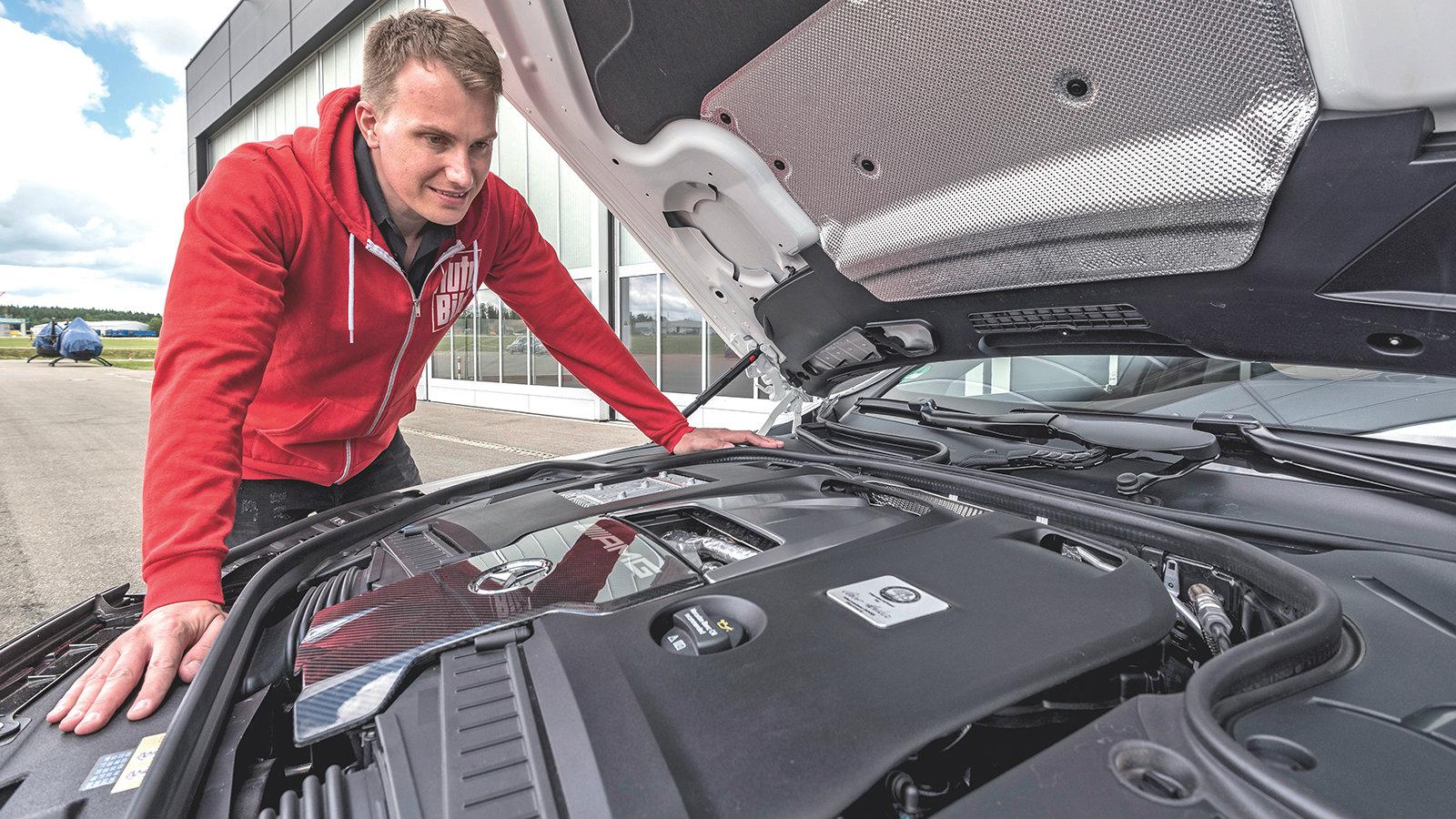 Ο 6κύλινδρος σε σειρά στην S 500 είναι ιδιαίτερα αθόρυβος και ομαλός σε λειτουργία. Αποδίδει 435 ίππους που είναι παραπάνω από αρκετοί.