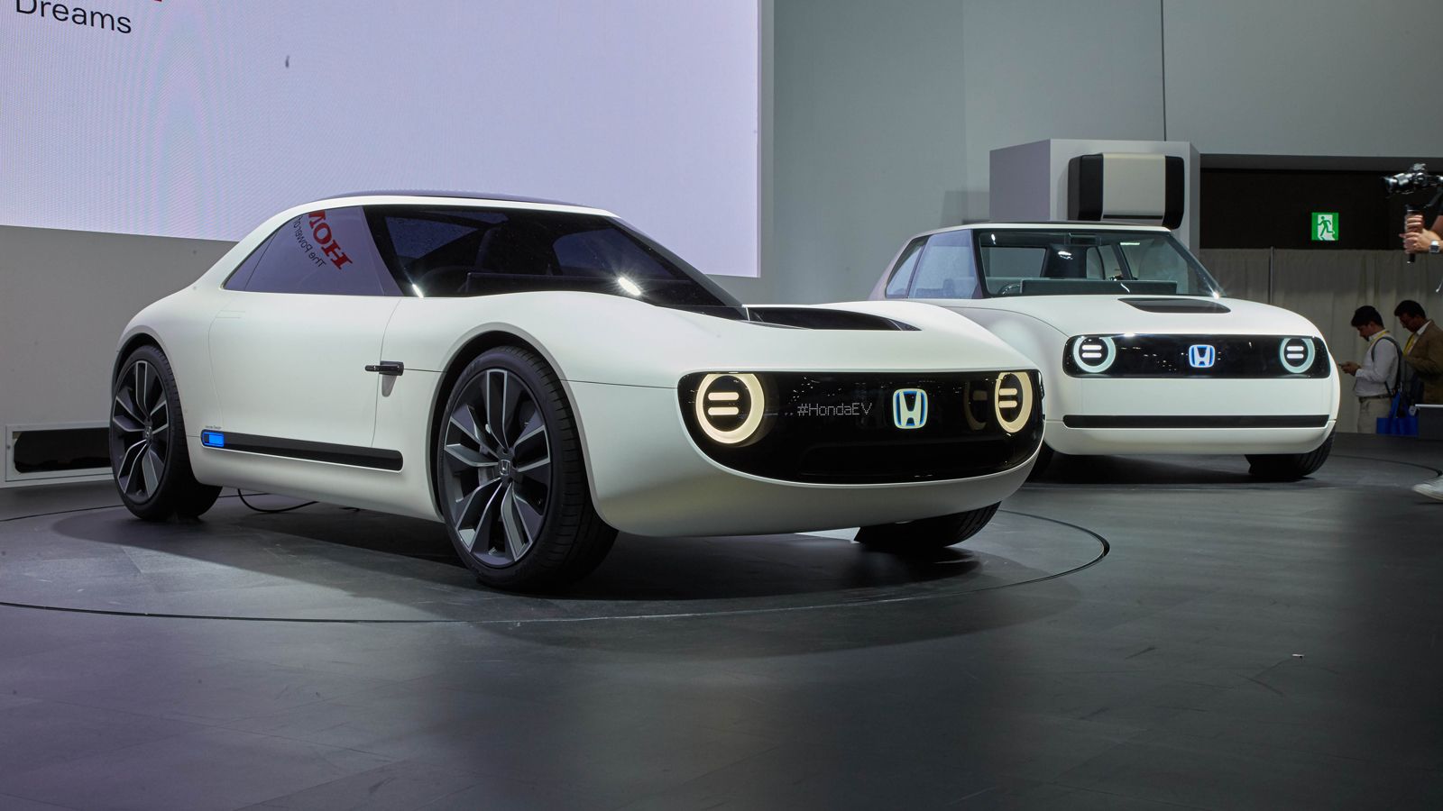 Ο υπεύθυνος σχεδίασης της Honda, Makoto Iwaki, υποσχέθηκε: «Δεν μπορώ να σας πω το πότε ακριβώς, αλλά θα υπάρξουν ακόμα περισσότερα ηλεκτρικά πρωτότυπ