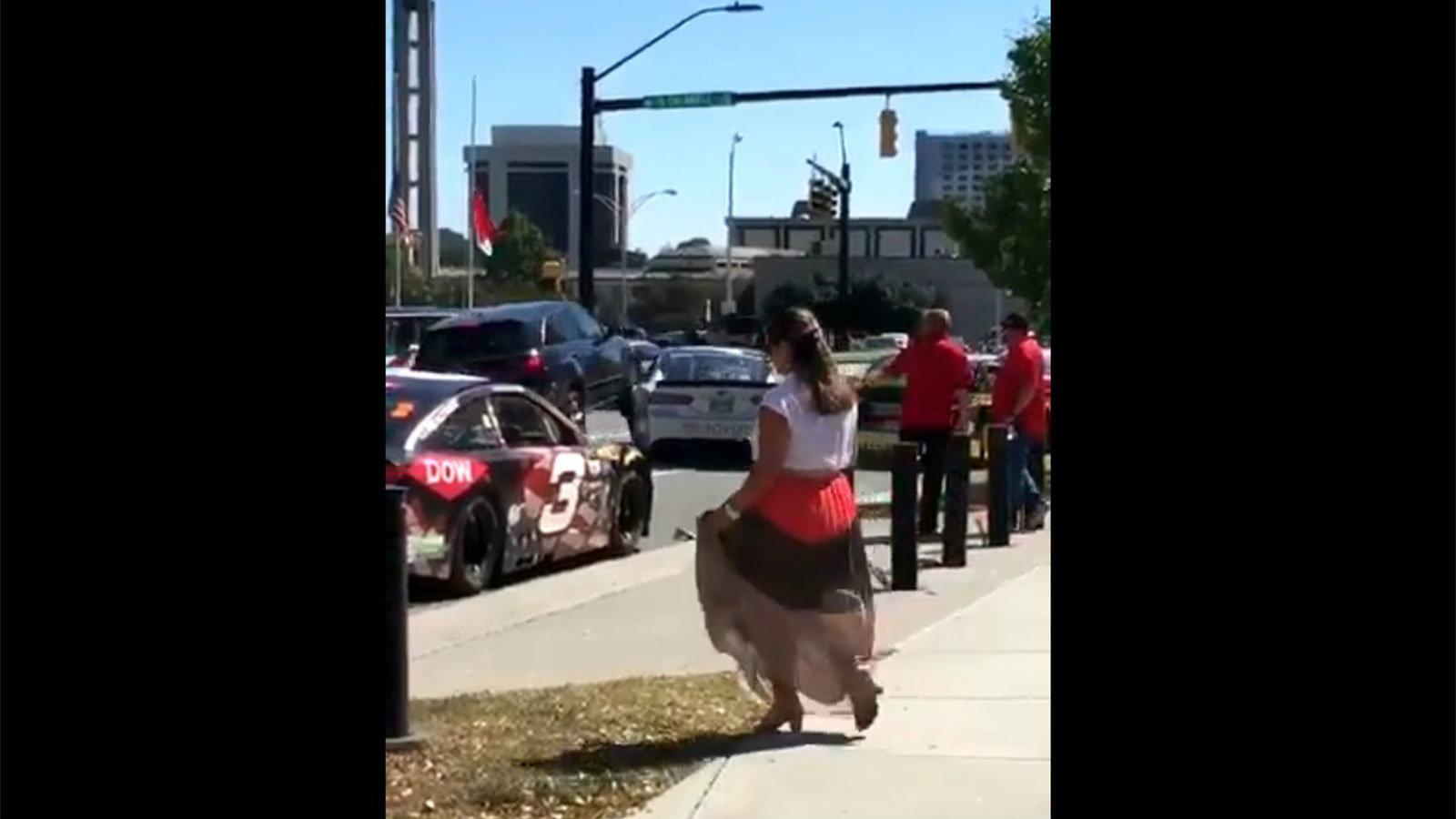 Το ατύχημα έγραψε τη δική του ιστορία, καθώς συνέβη εκτός πίστας!