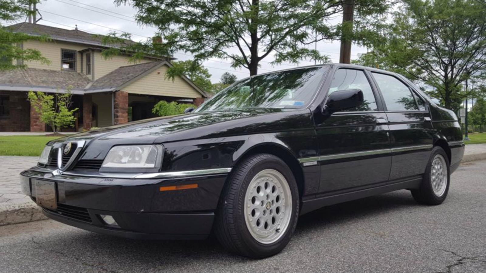 Το αυτοκίνητο στις φωτογραφίες είναι μια 164 LS κατασκευασμένη το 1995, εξοπλισμένη με έναν κινητήρα Busso V6 3,0 λτ. σε συνδυασμό με 5τάχυτο χειροκίν