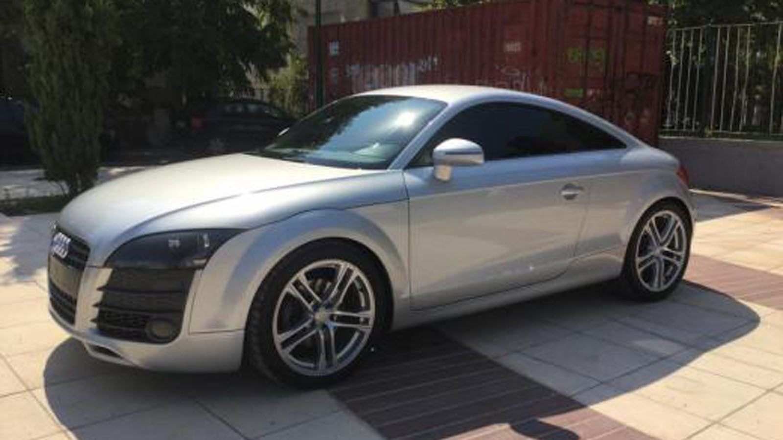 Αυτό το υπέροχο Audi TT με look TTS πωλείται σε άψογη κατάσταση. Δείτε το από κοντά. Αξίζει!