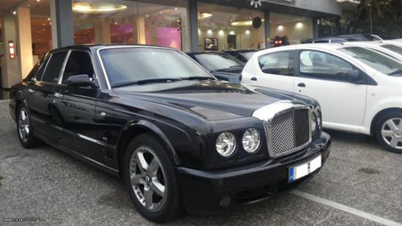 H Bentley Arnage απευθύνεται σε λίγους και εκλεκτούς.