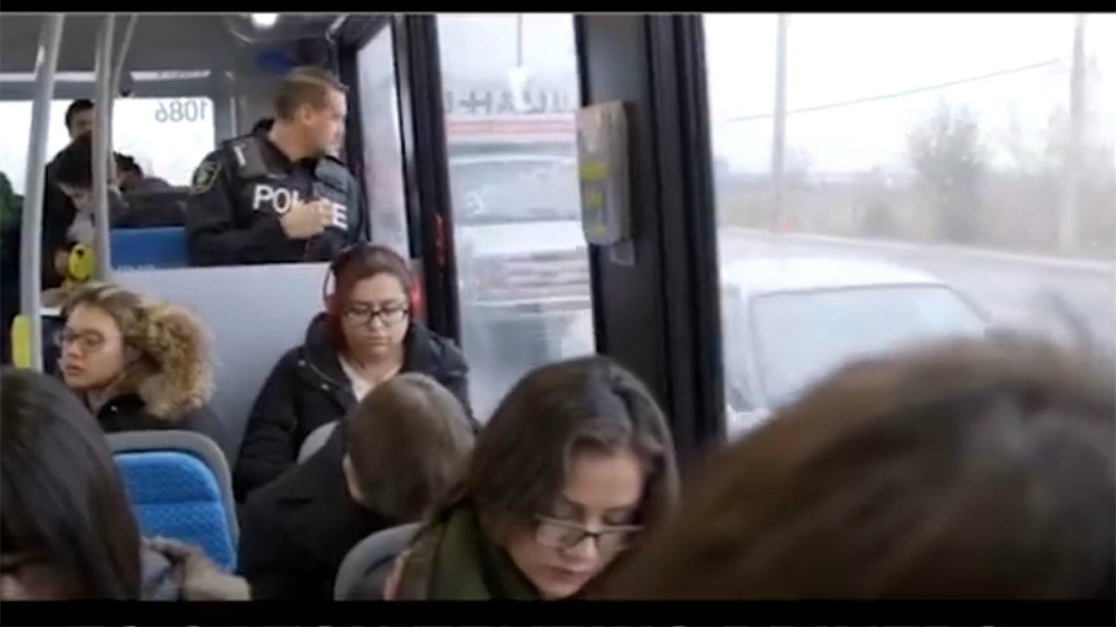 Με λεωφορείο οι περιπολίες στον Καναδά (vid)