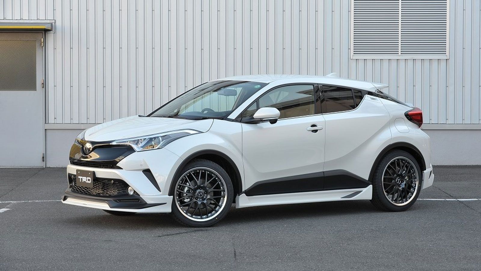 Αυτό είναι το Toyota C-HR βελτιωμένο από τον TRD.
