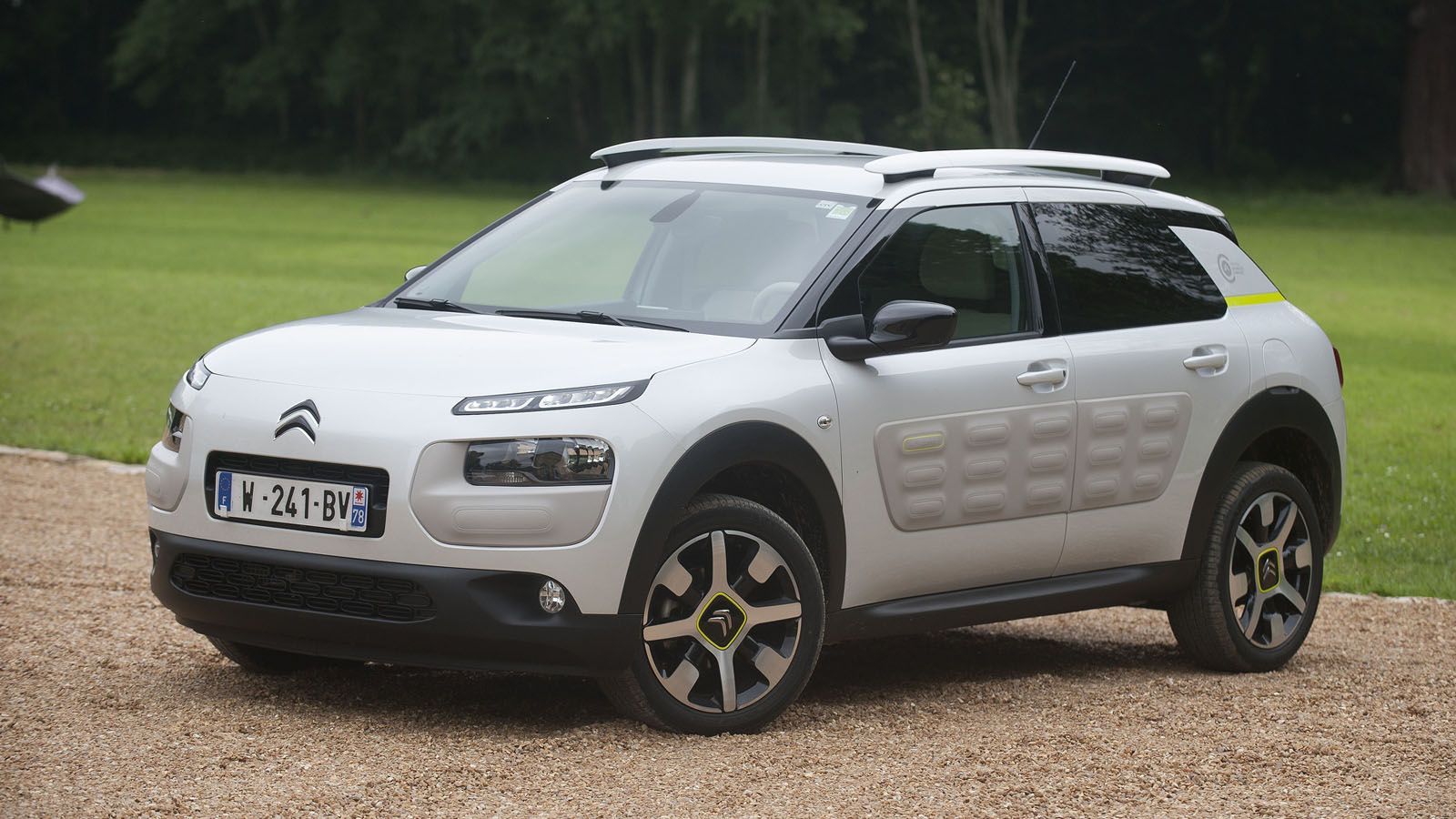 Η Citroen παρουσίασε μια νέα επαναστατική ανάρτηση, η οποία αποτελεί μέρος του project Citroen Advanced Comfort. Την αποκαλεί «μαγικό χαλί» και προορί