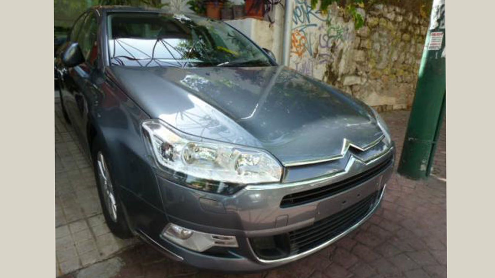 Το συγκεκριμένο Citroen C5 μπορεί να το αδικούν οι φωτογραφίες αλλά είναι ένα διαμάντι που αξίζει να το δείτε από κοντά.