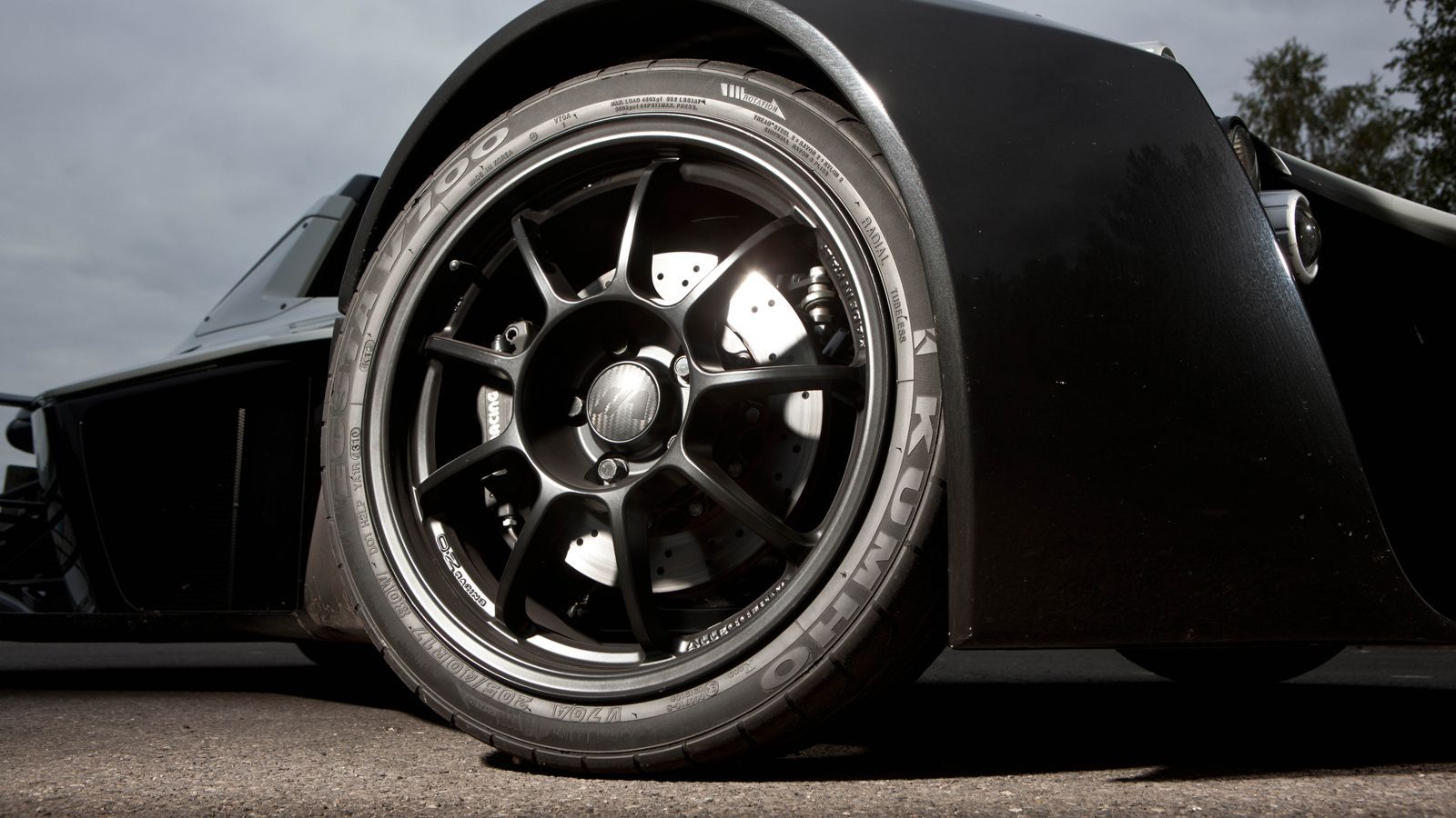 Η βιομηχανία ελαστικών είναι κολοσσιαία, με τις εταιρείες να ενσωματώνουν συνεχώς στα νέα τους προϊόντα καινοτόμες τεχνολογίες.