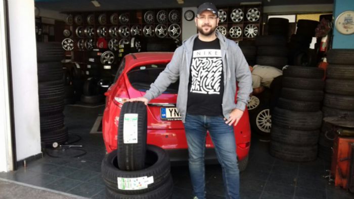 Ο Γιώργος Κουντούρης με τα νέα του ελαστικά Kumho.