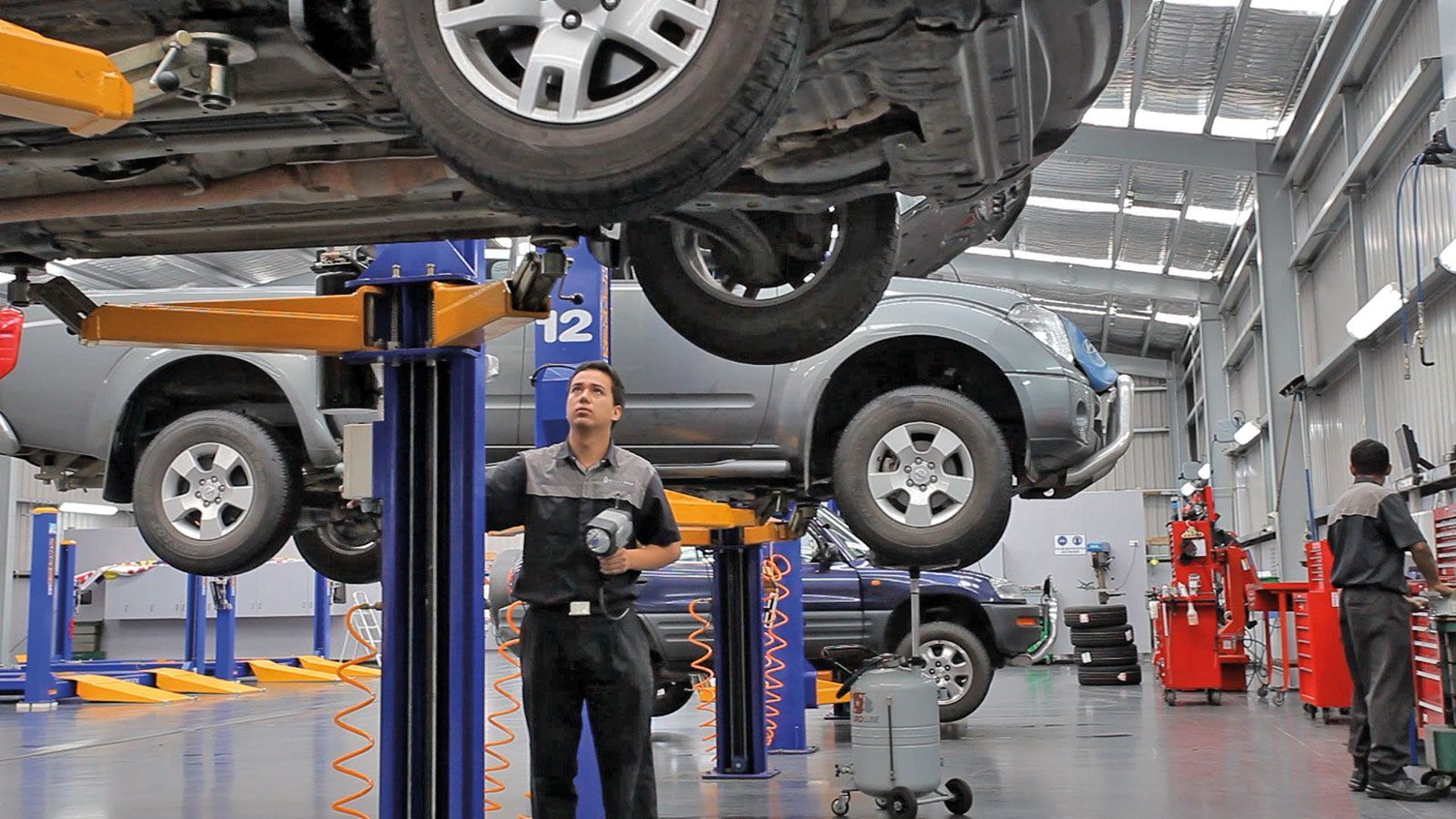 Όποια λύση και αν επιλέξετε για να μειώσετε το κόστος συντήρησης του αυτοκινήτου, δεν πρέπει να κάνετε εκπτώσεις στην οδική ασφάλεια, αφού η αξία της 