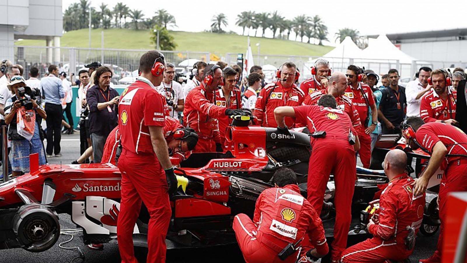 Φαίνεται ότι θα προχωρήσει σε κάποιες ανακατατάξεις στην οργάνωση της ομάδας.