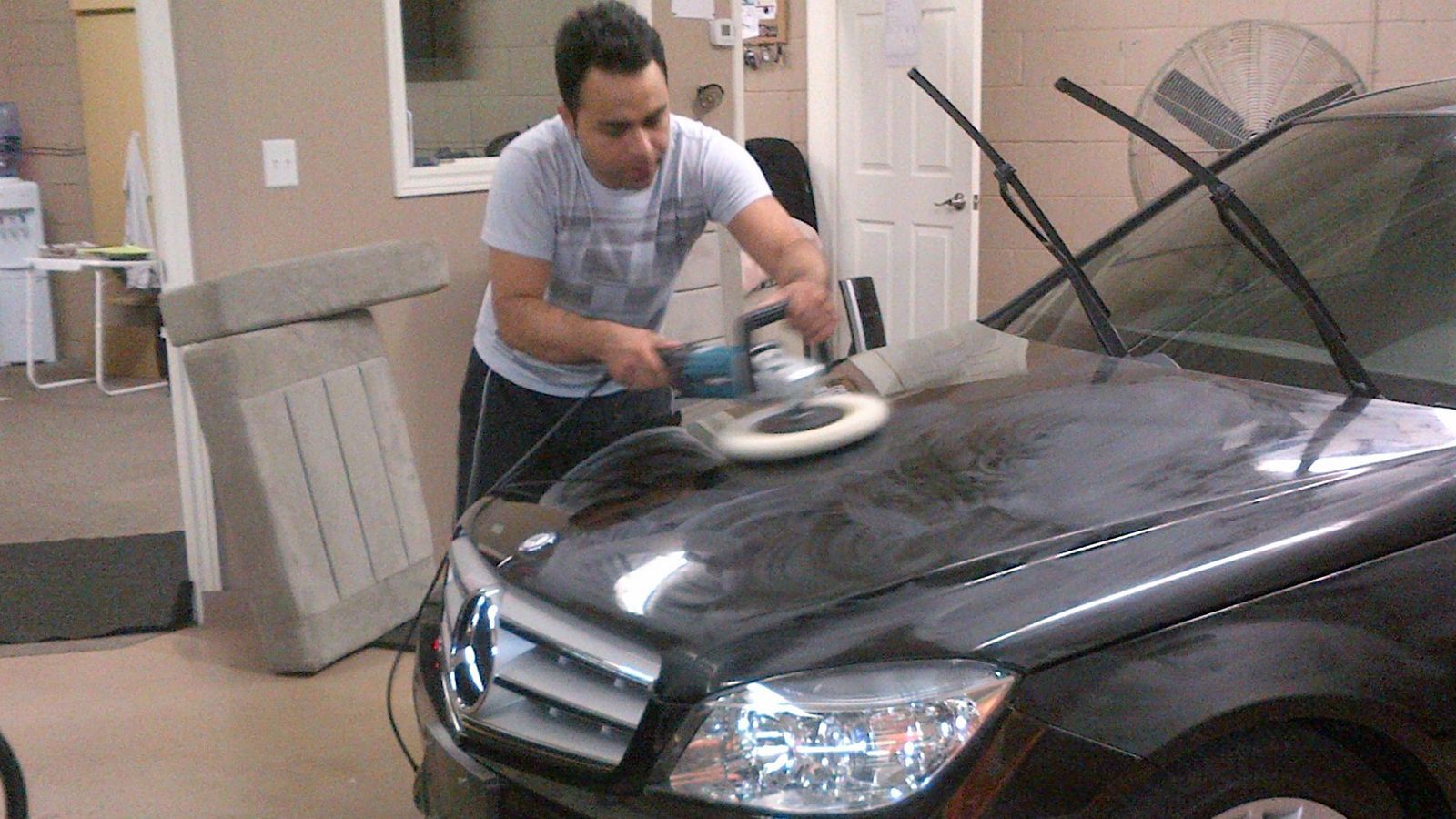 Η σωστή συντήρηση του της βαφής και γενικότερα του αμαξώματος εκτός από το ωραίο αισθητικό αποτέλεσμα κάνει καλό και στο πορτοφόλι μας, αφού αυξάνει τ