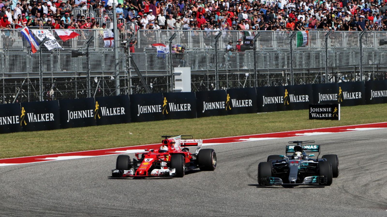 Πως κατάφερε να προσπεράσει τον Vettel στους πρώτους γύρους του GP του Austin αποκάλυψε ο Lewis Hamilton μετά το τέλος του αγώνα.