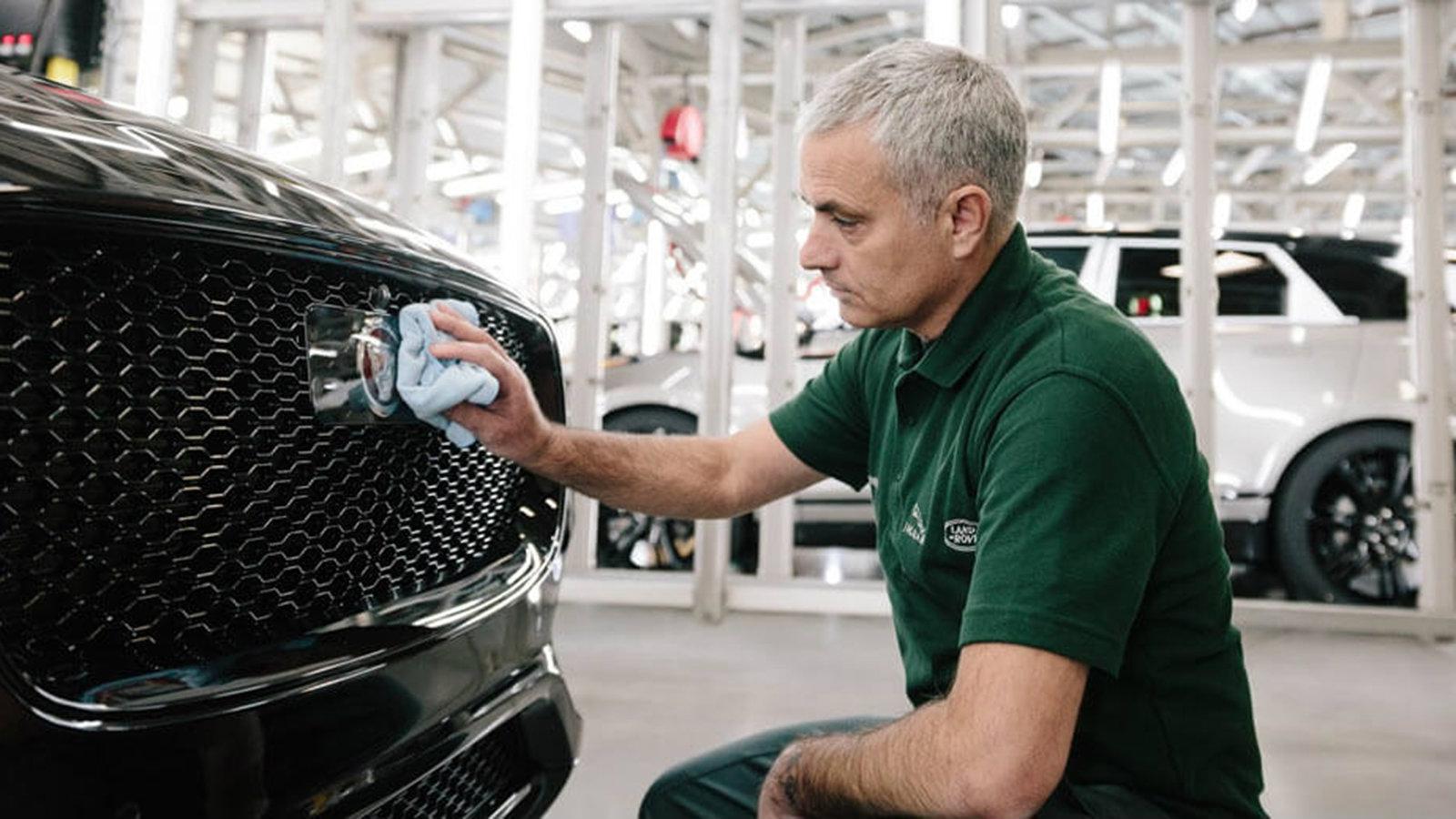 Aκολούθησε το αυτοκίνητο του σε όλα τα στάδια της γραμμής παραγωγής.
