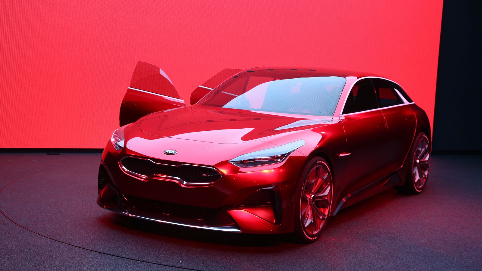 Στην προσπάθειά της να ρευστοποιήσει ακόμα περισσότερο την πέραση των SUV, η Kia αποφάσισε να προσθέσει στη νέα εκδοχή του Cee`d και μία σχετική έκδοσ